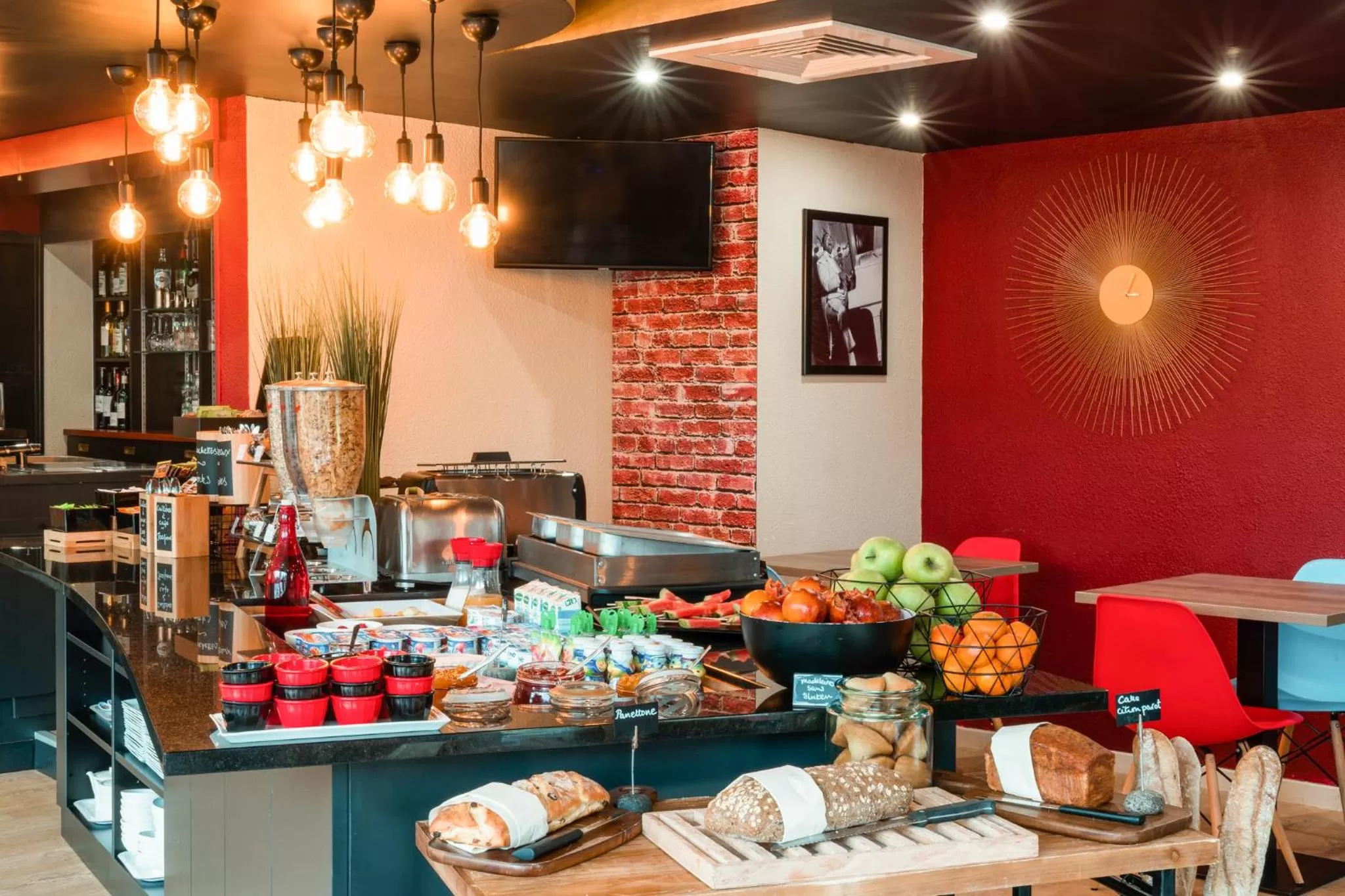 Buffet breakfast in Ibis Styles Toulouse Blagnac Aéroport