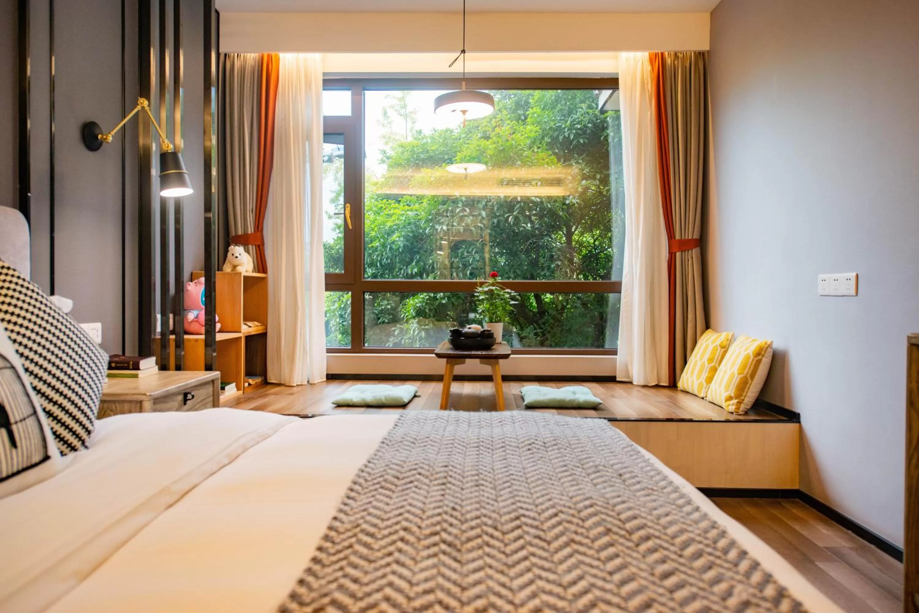 Photo of the whole room, Bed in Li River Resort Villa Hotel