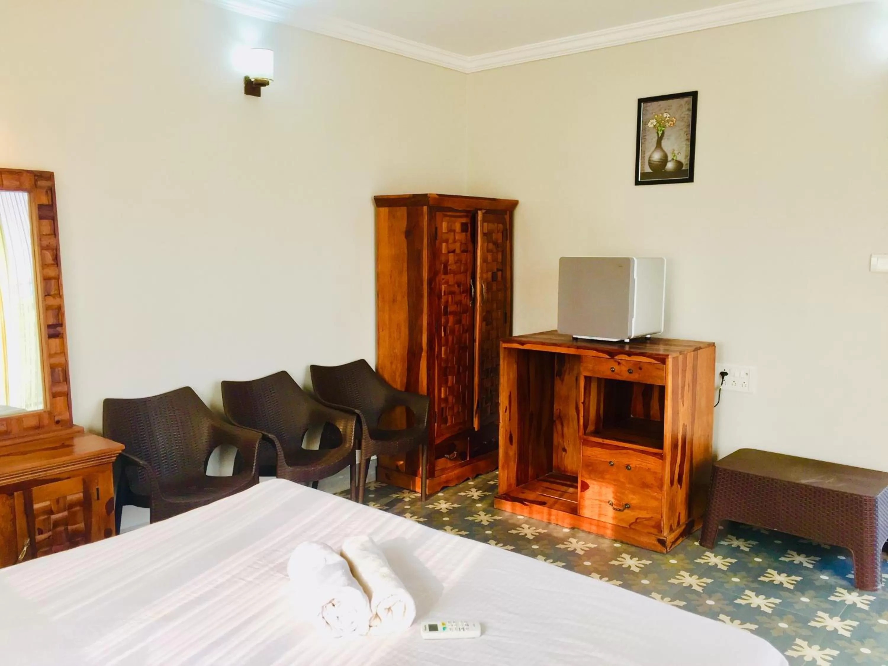 Bed, TV/Entertainment Center in Hotel Baga Pescador