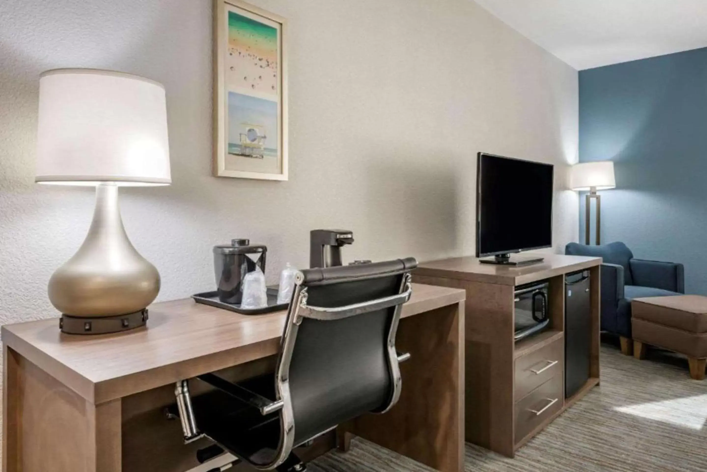 Bedroom, TV/Entertainment Center in Comfort Inn & Suites Downtown Brickell-Port of Miami