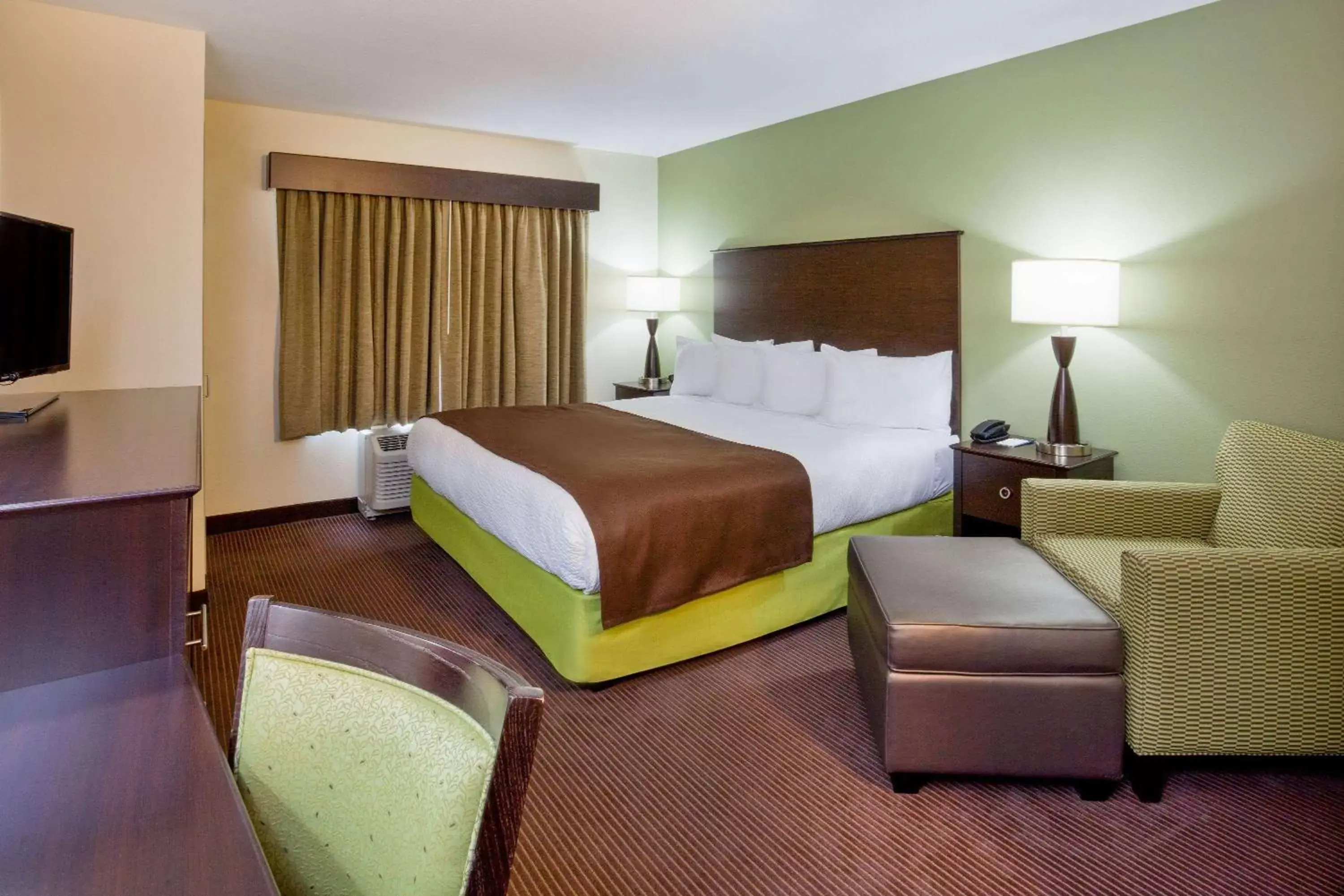 Photo of the whole room, Bed in AmericInn by Wyndham Hartford SD