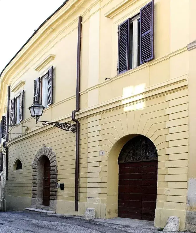 Facade/entrance, Property Building in B&B 'Degli Artisti'