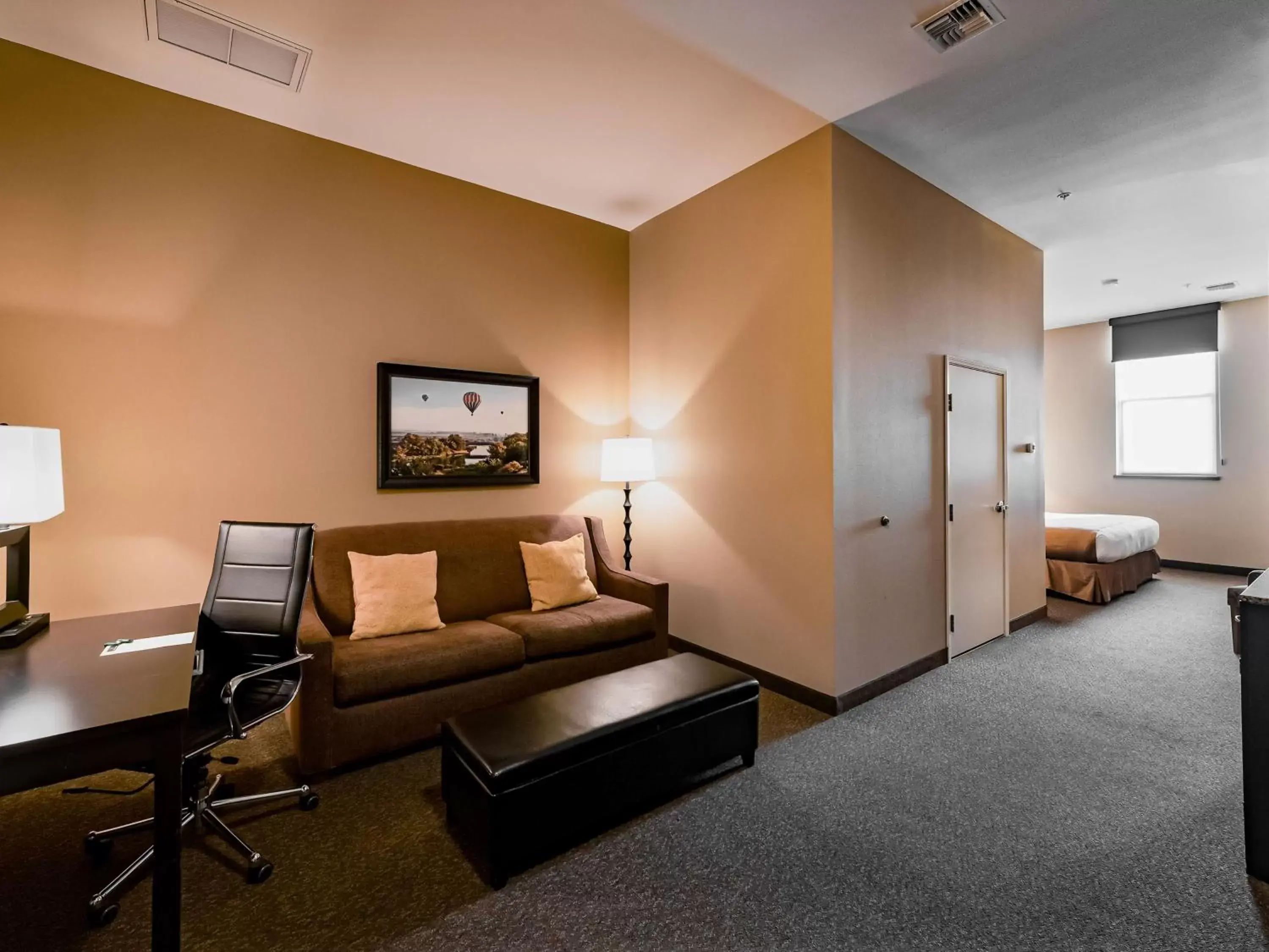 Bedroom, Seating Area in Hotel Maison Yakima Tapestry Collection by Hilton