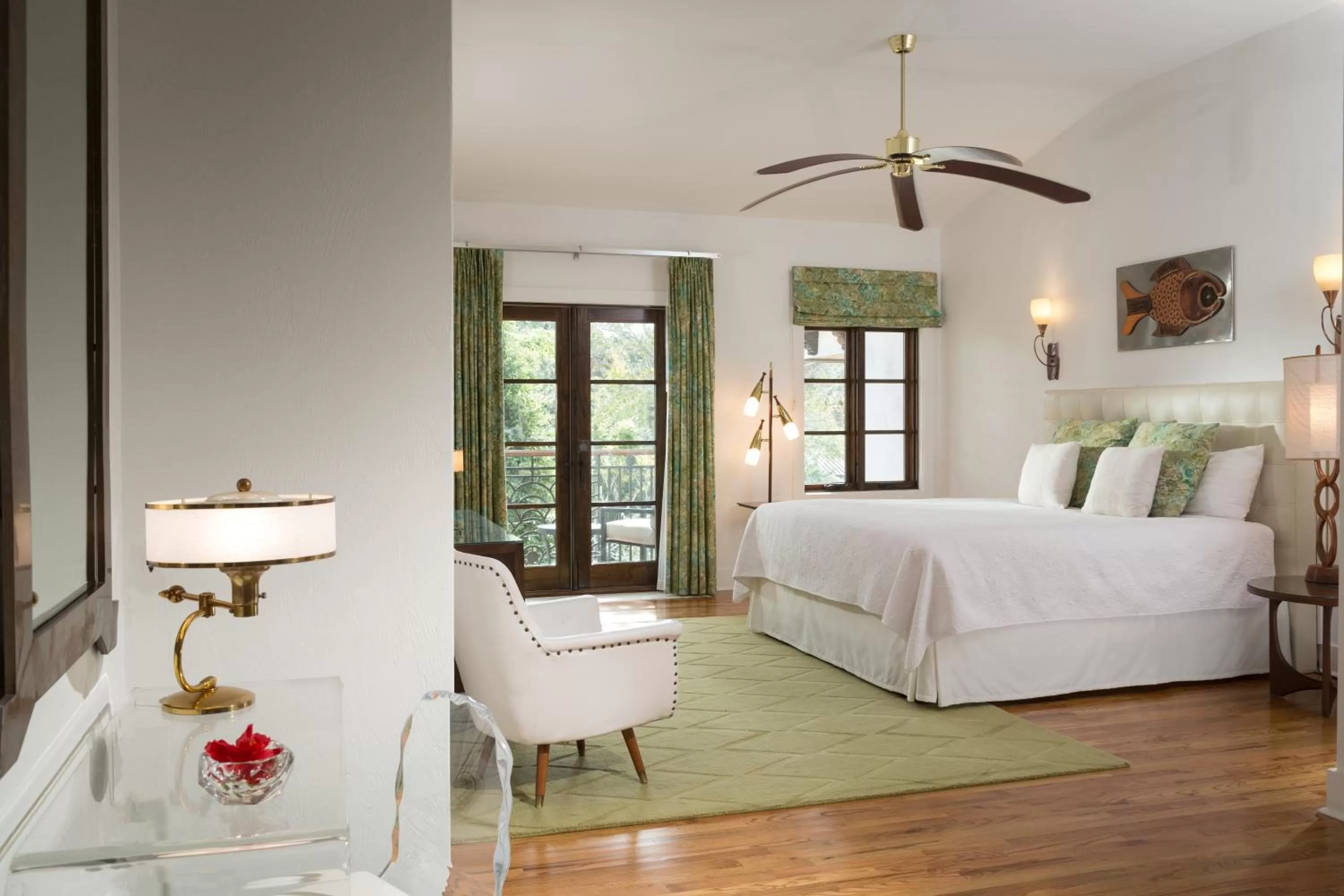 Photo of the whole room, Bed in Black Dolphin Inn