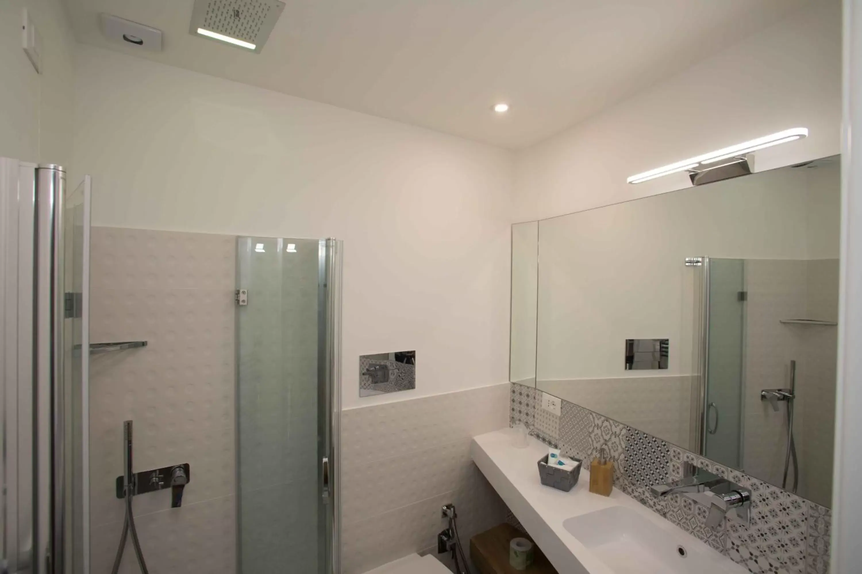 Shower, Bathroom in Le Quattro Stagioni - Rooms & Suite