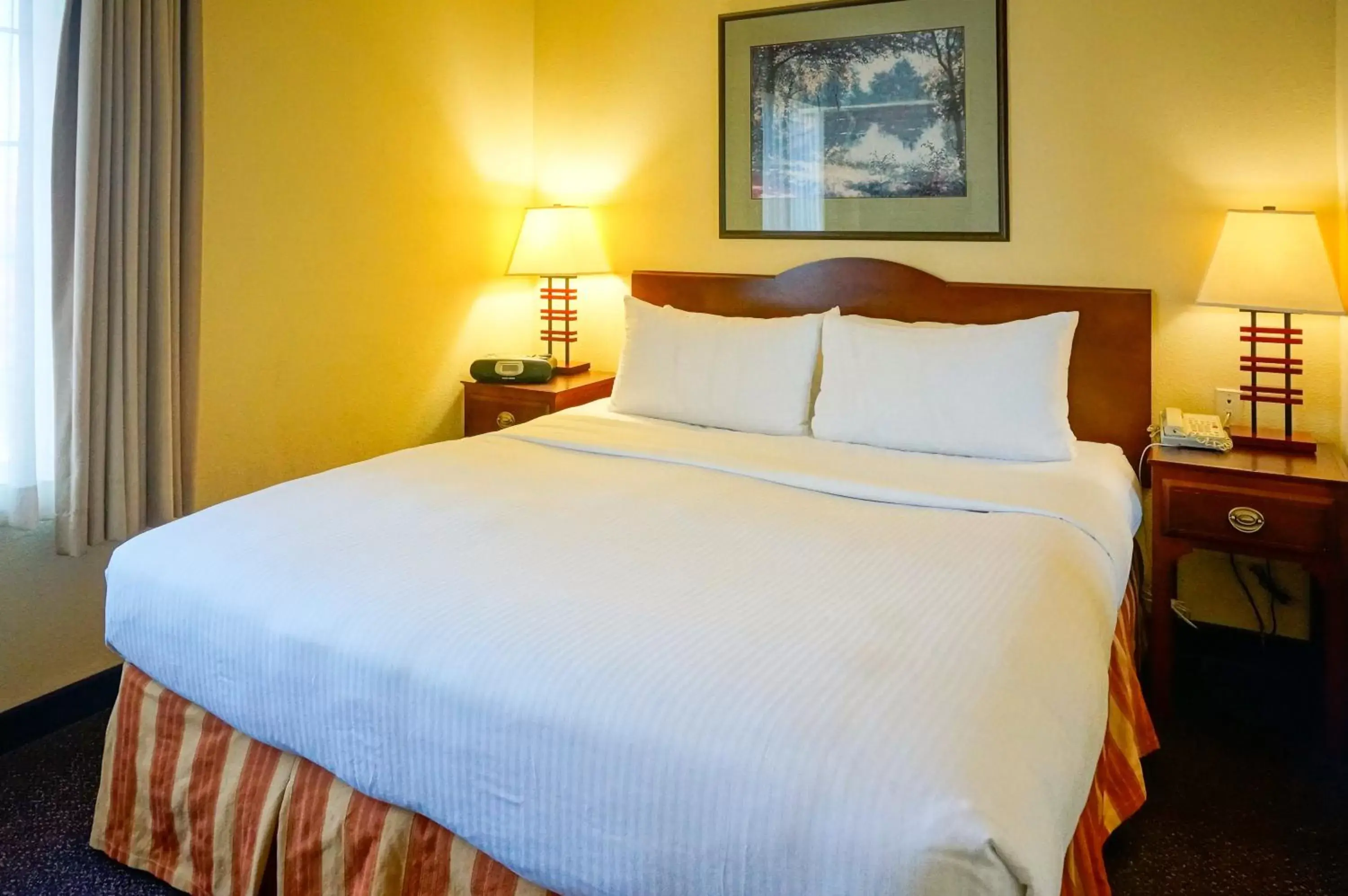 Bedroom, Bed in Larkspur Landing Pleasanton-An All-Suite Hotel