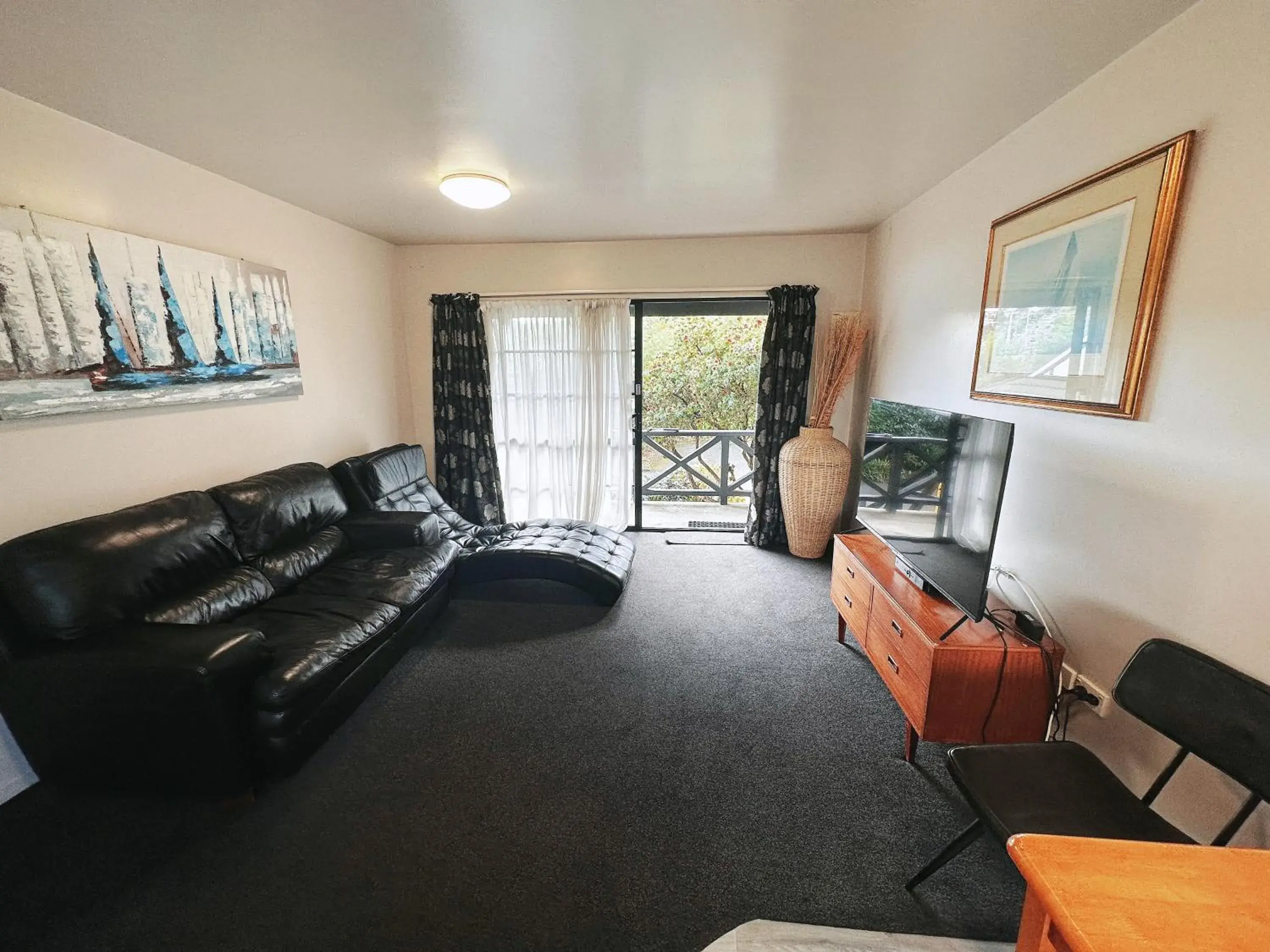 Seating Area in Kingswood Manor Motel