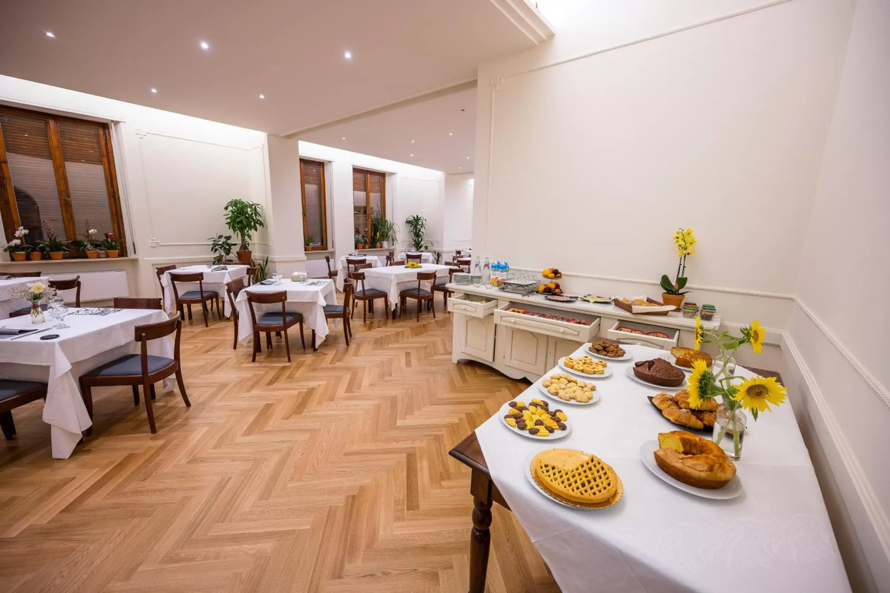 Buffet breakfast, Restaurant/Places to Eat in Hotel Moderno