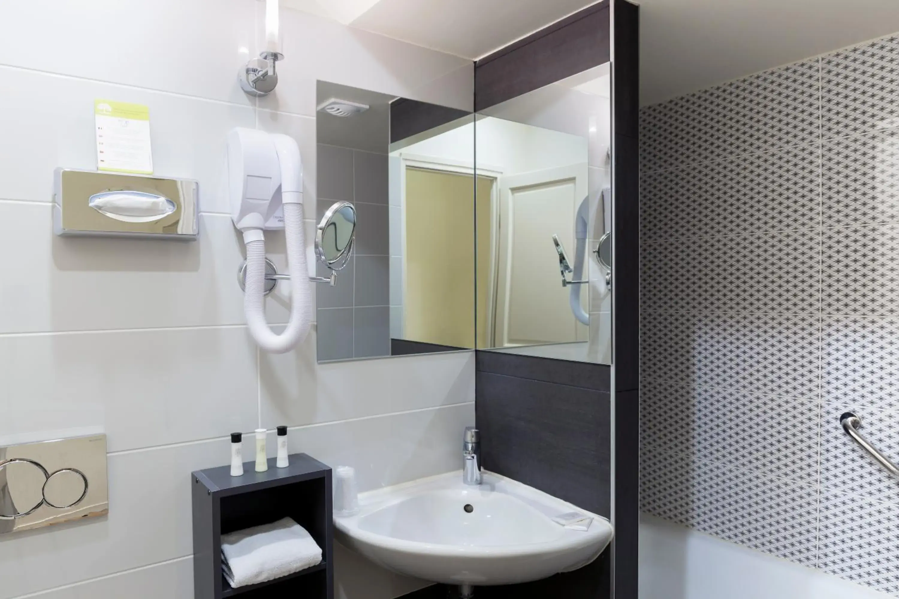 Bathroom in Hotel Mogador