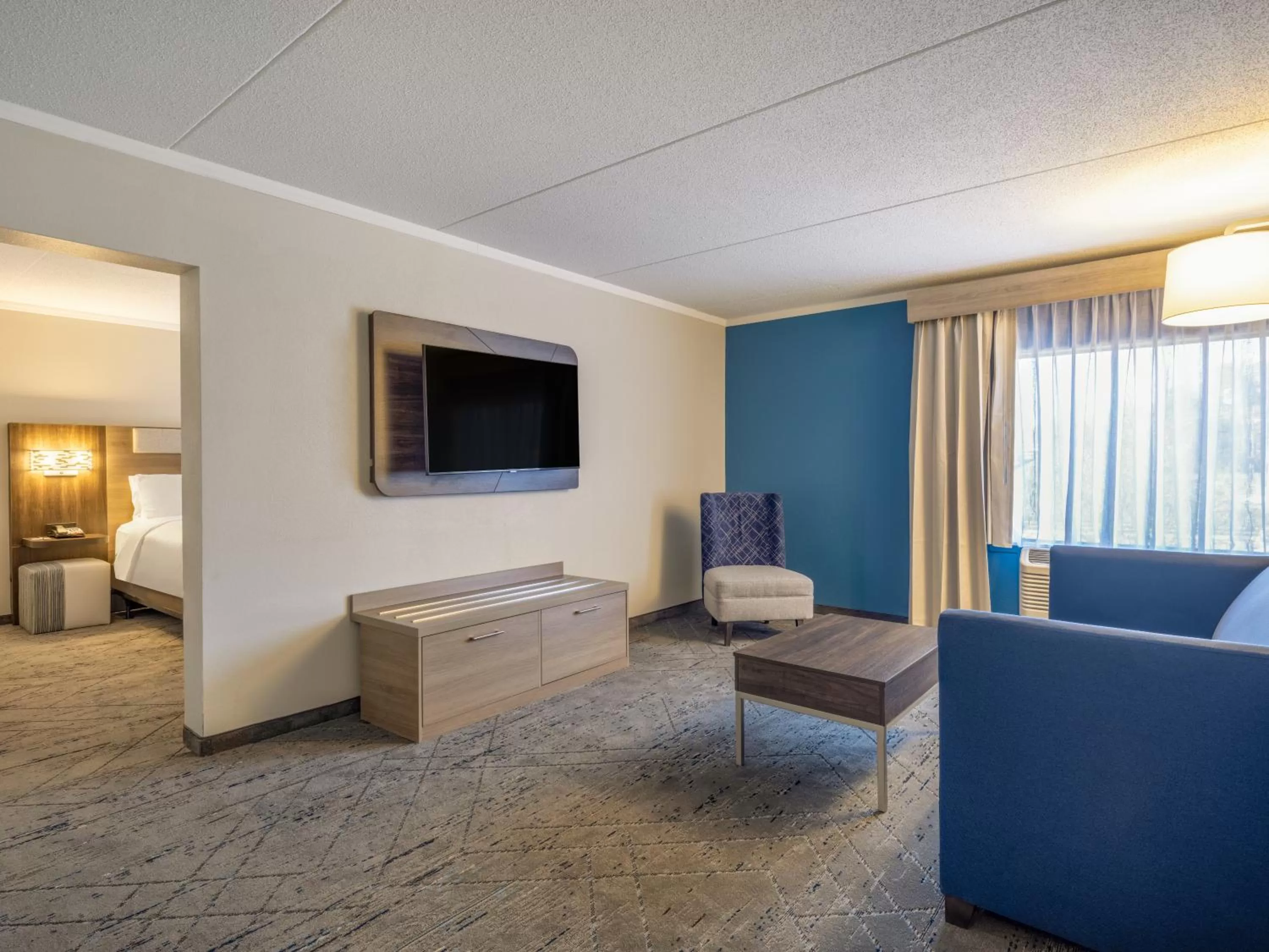 Living room in Holiday Inn Express & Suites Greensboro - I-40 atWendover by IHG