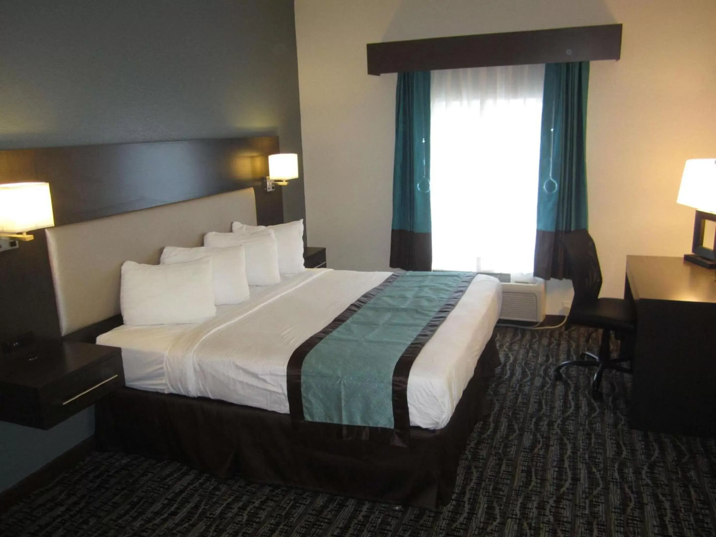 Photo of the whole room, Bed in Best Western Waldo Inn & Suites