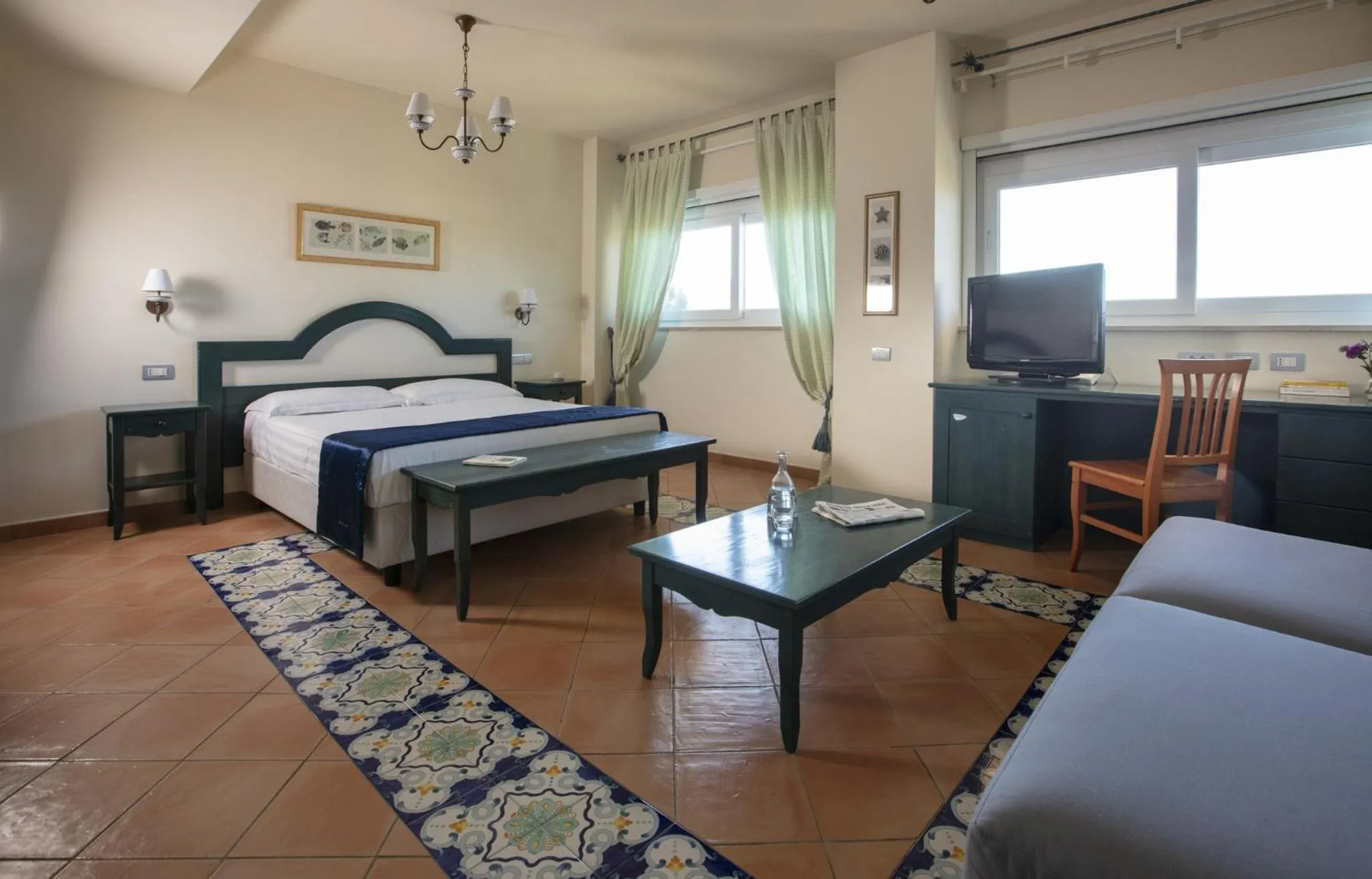 Photo of the whole room, Bed in Summit Hotel