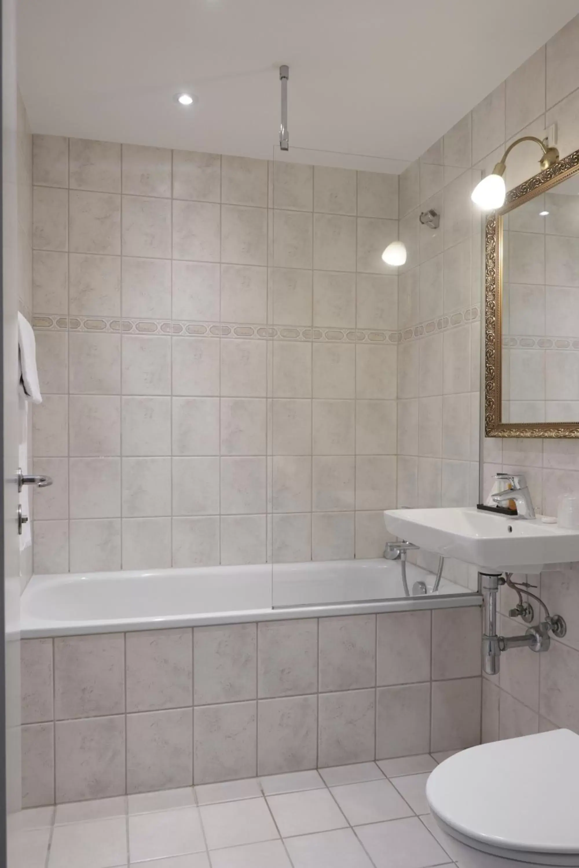 Shower, Bathroom in Helnan Phønix Hotel