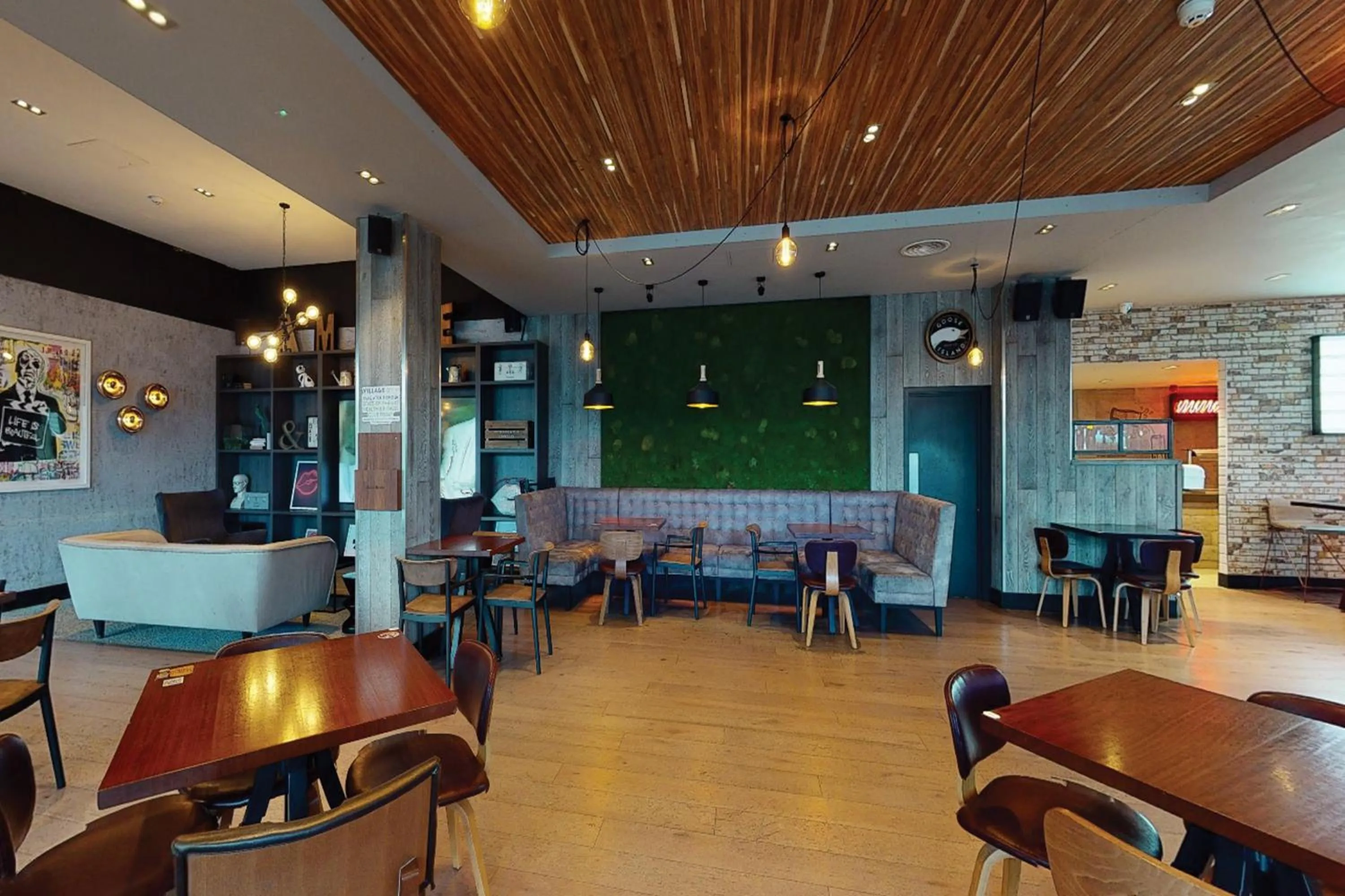 Restaurant/places to eat in Village Hotel Solihull