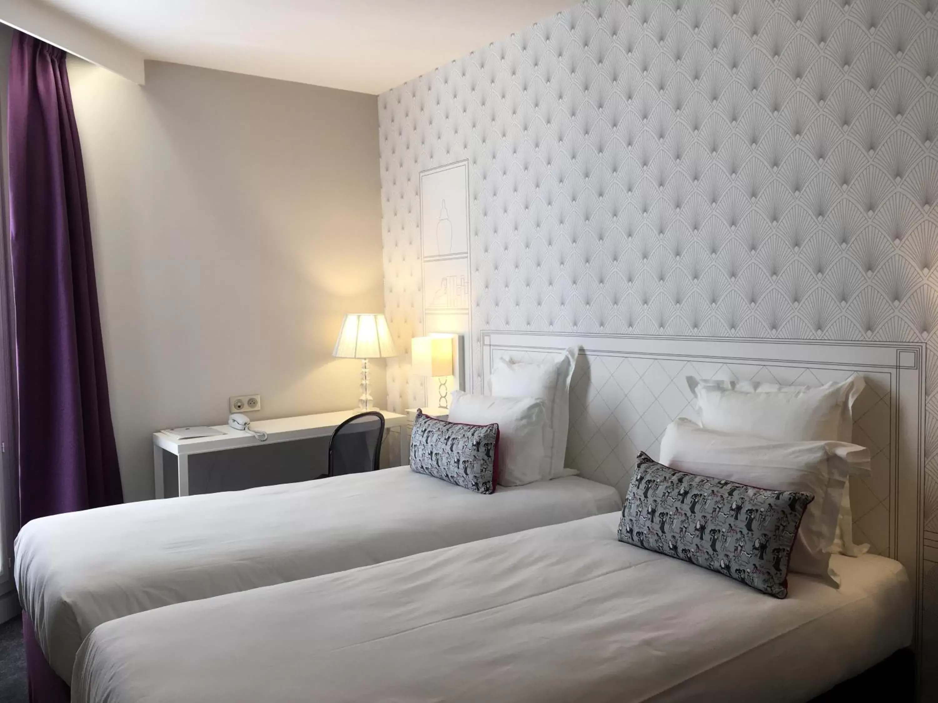 Bedroom, Bed in Hôtel Paris Vaugirard