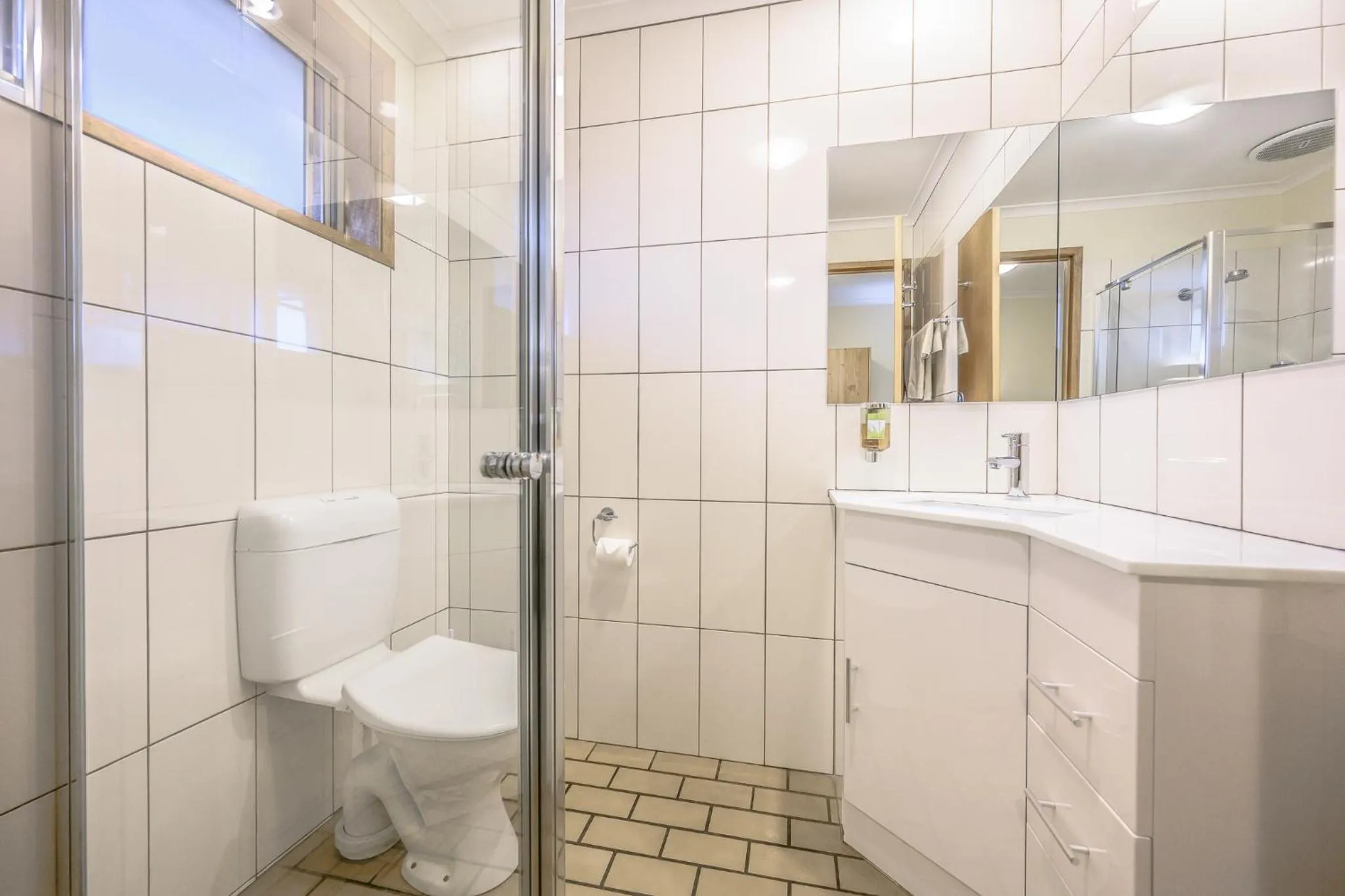 Bathroom in AAt 28 Goldsmith Motel