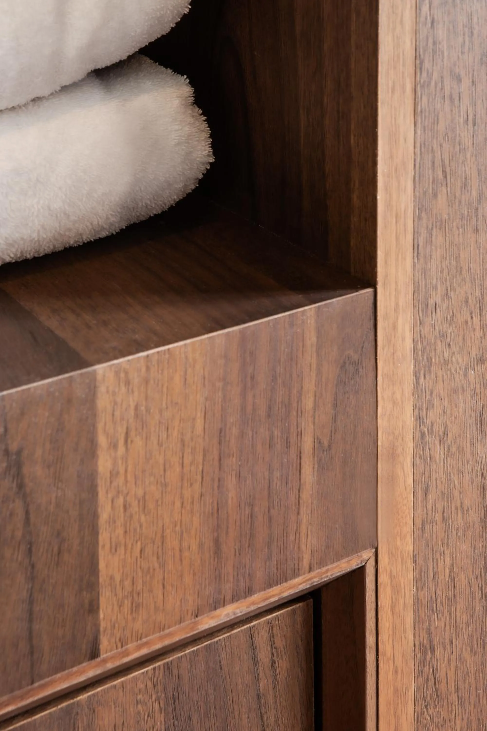 wardrobe in ibis Styles Paris Gare du Nord TGV