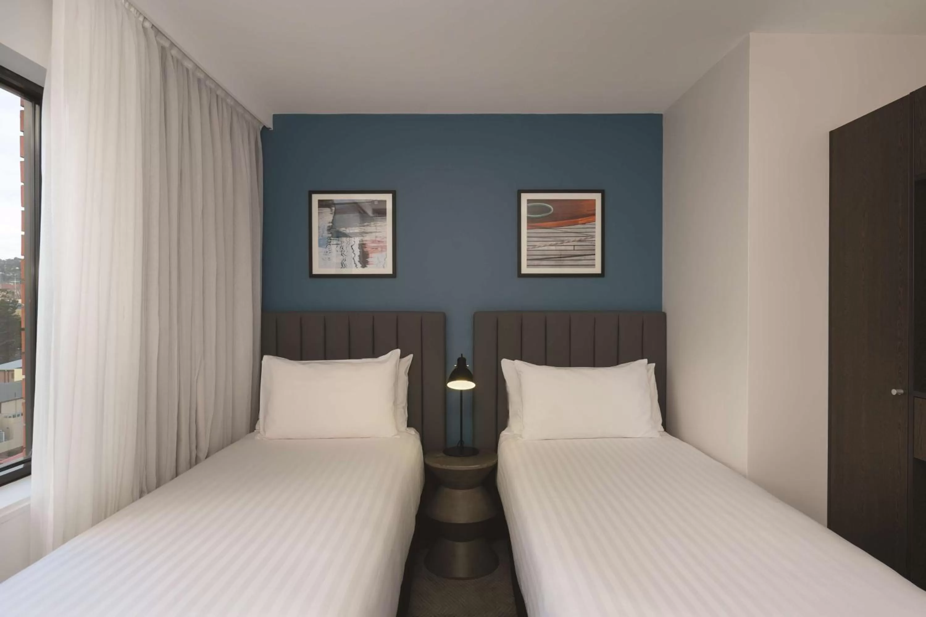 Bedroom, Bed in Travelodge Hotel Hobart