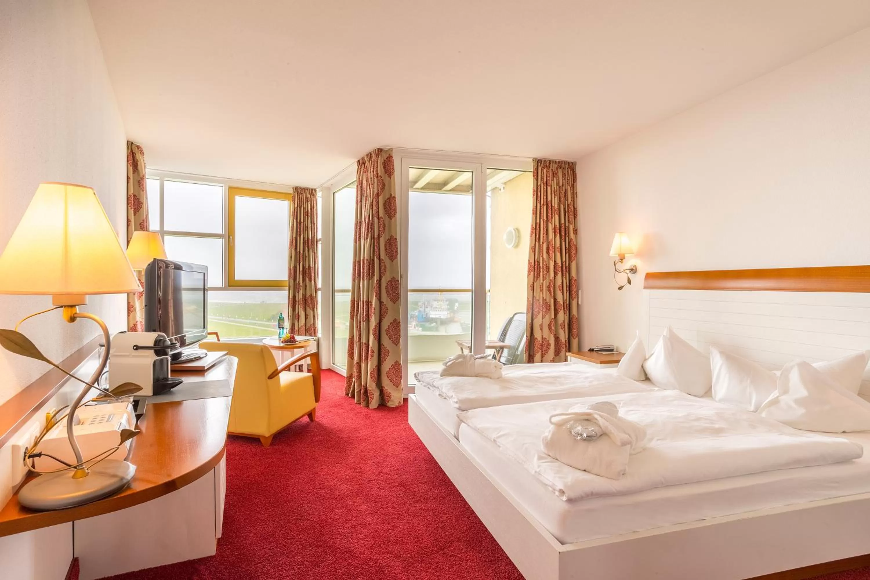 Sea view, Bed in Hotel Fährhaus