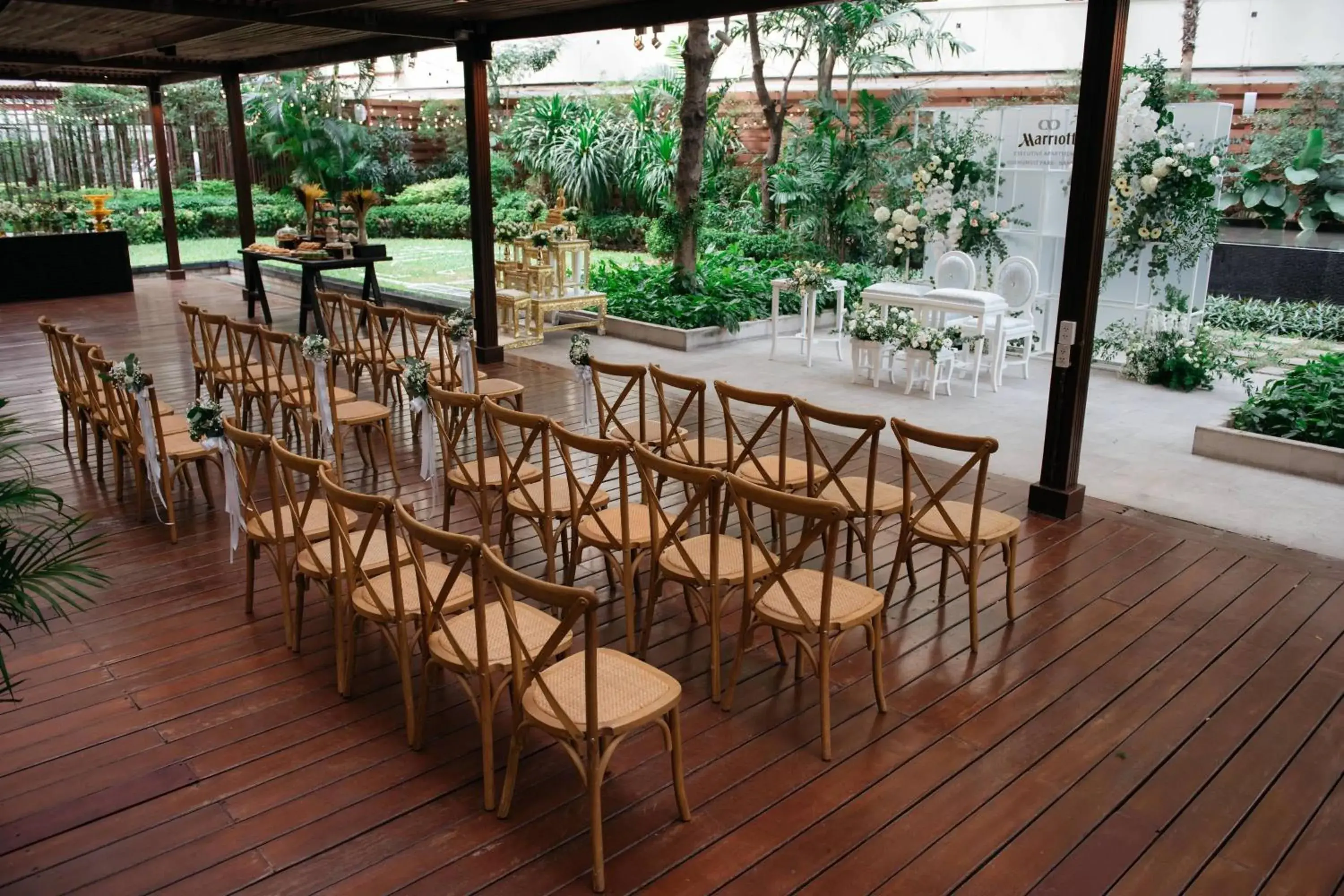 Lounge or bar in Marriott Executive Apartments Sukhumvit Park