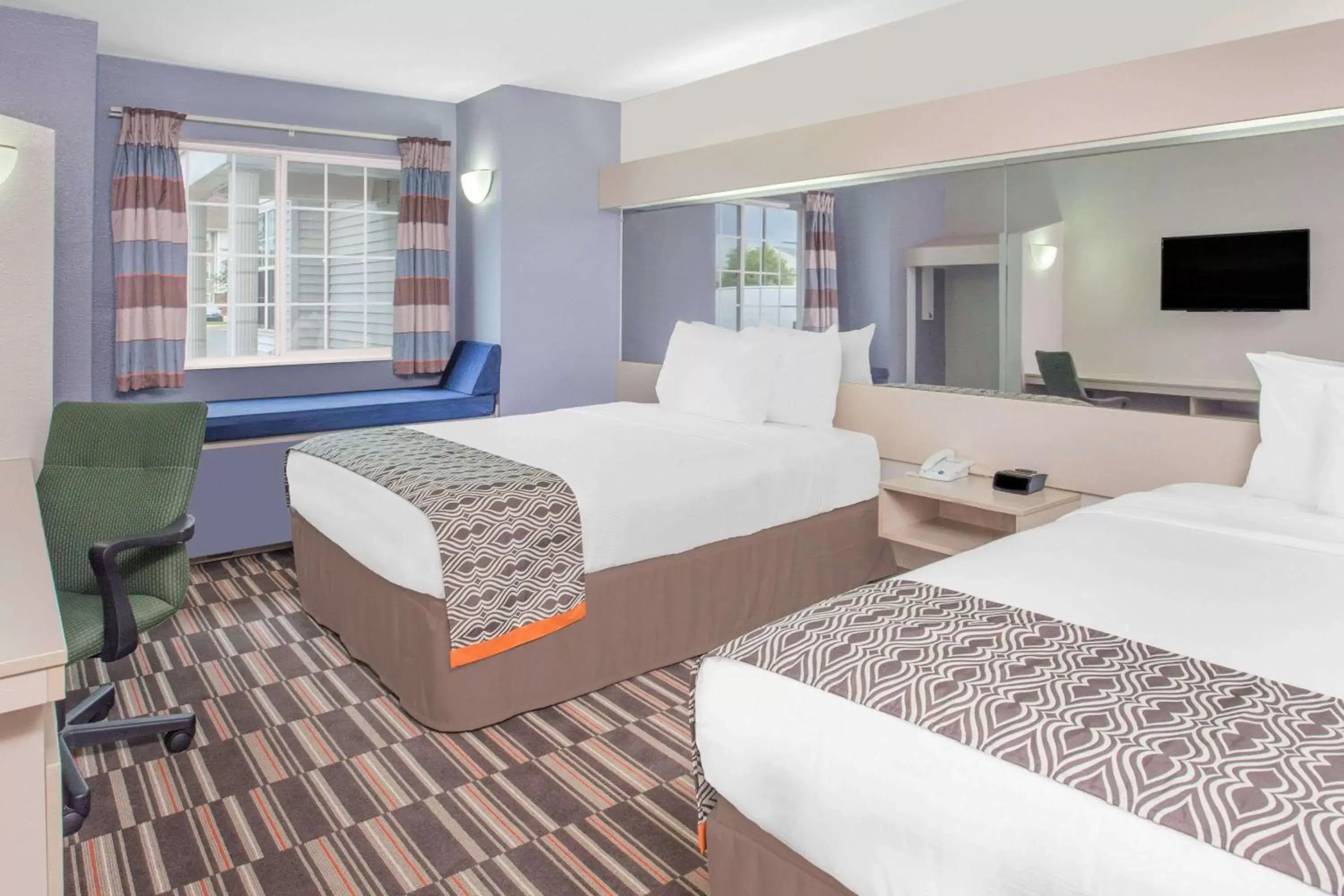 Photo of the whole room, Bed in Microtel Inn and Suites by Wyndham Appleton