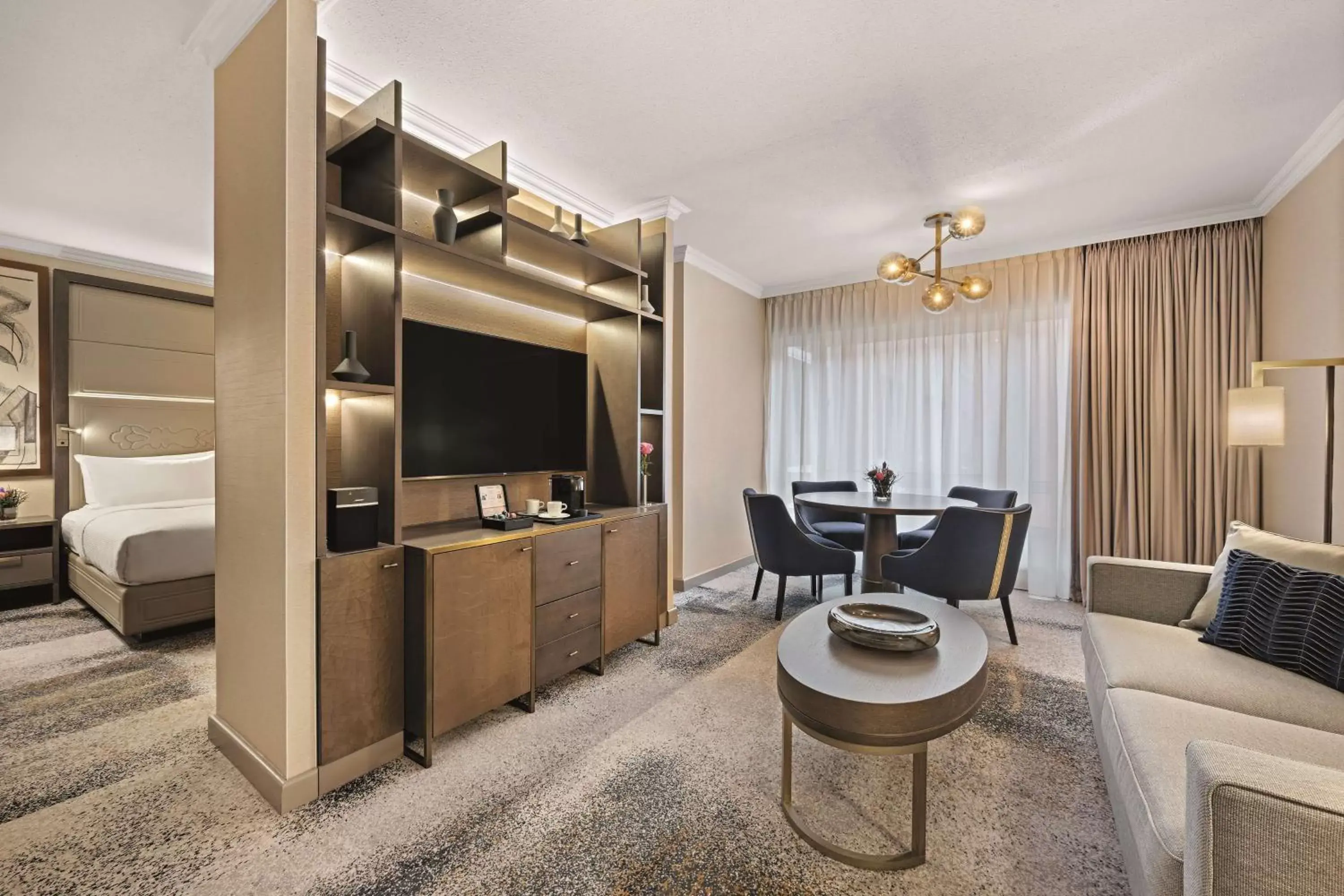 Bedroom, TV/Entertainment Center in Hilton Munich City