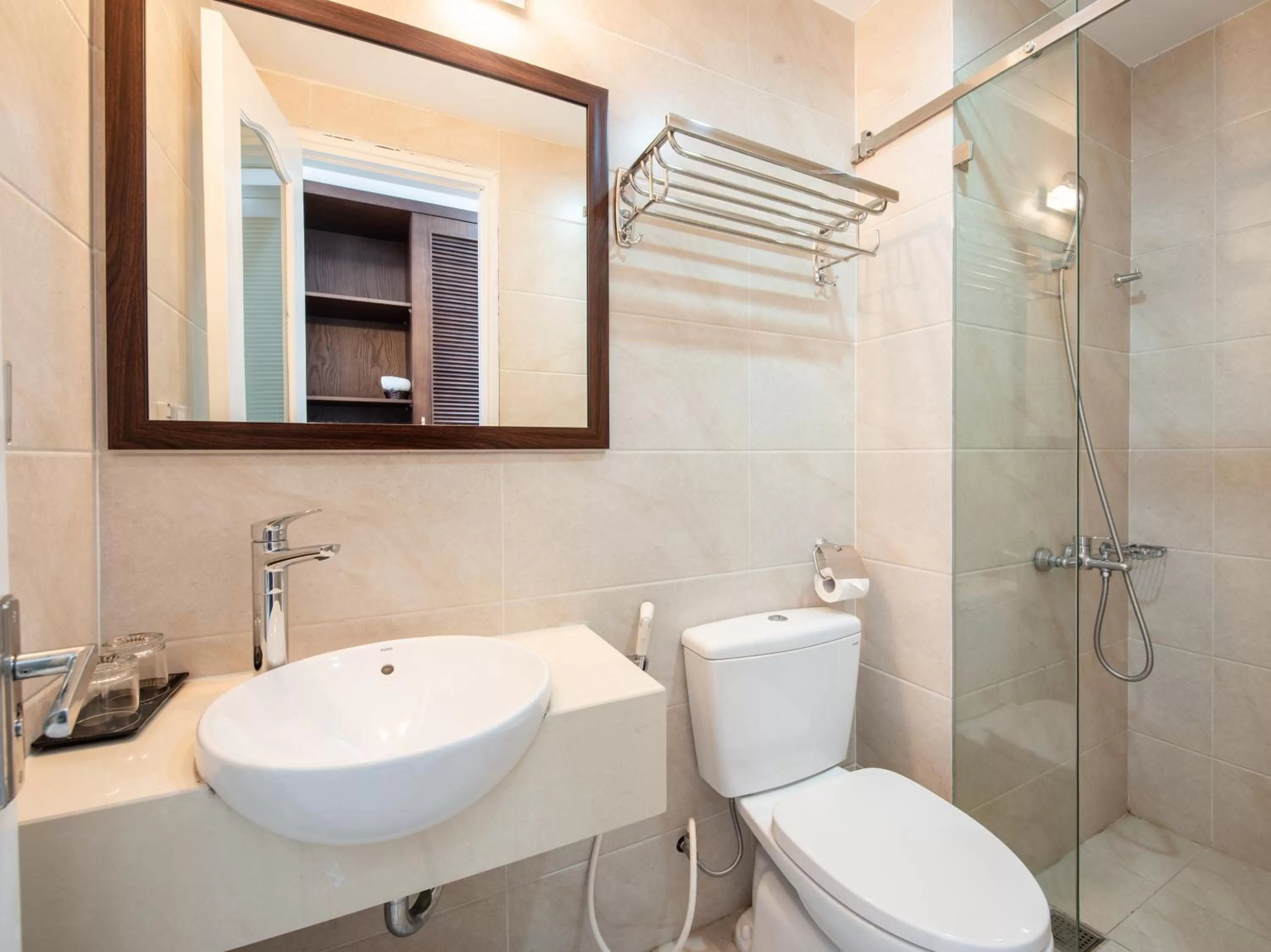 Bathroom in Hanoi Suji Hotel