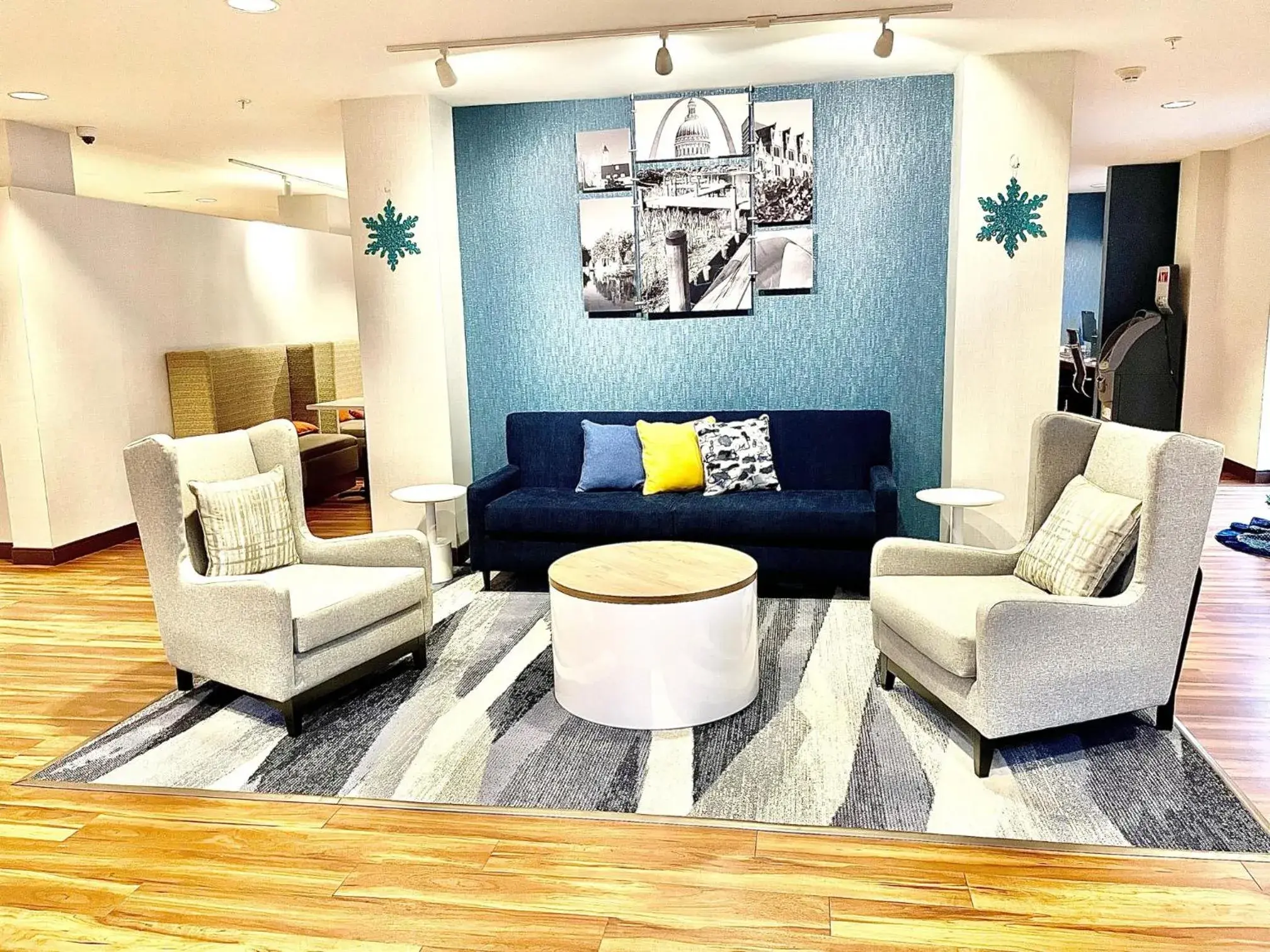 Lobby or reception, Seating Area in MainStay Suites St. Louis - Airport