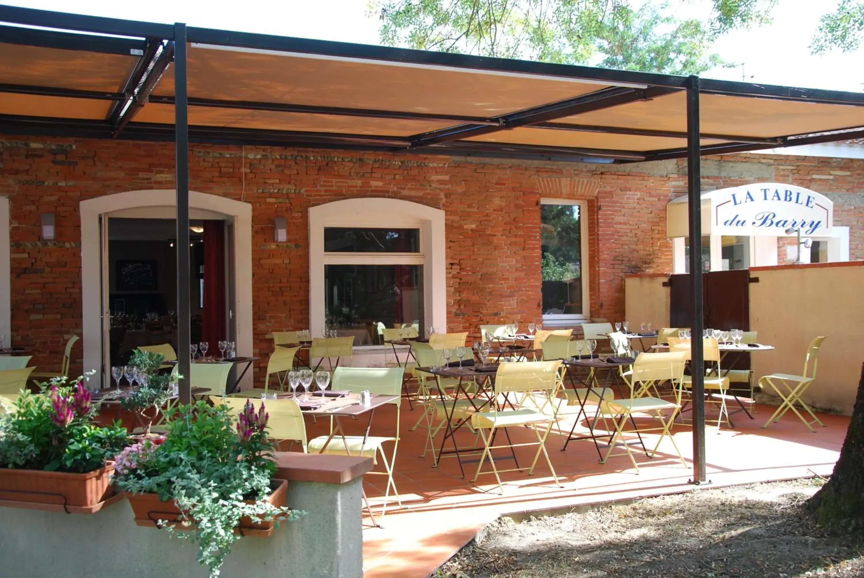 Patio, Restaurant/Places to Eat in Hôtel Le Barry, Toulouse Nord