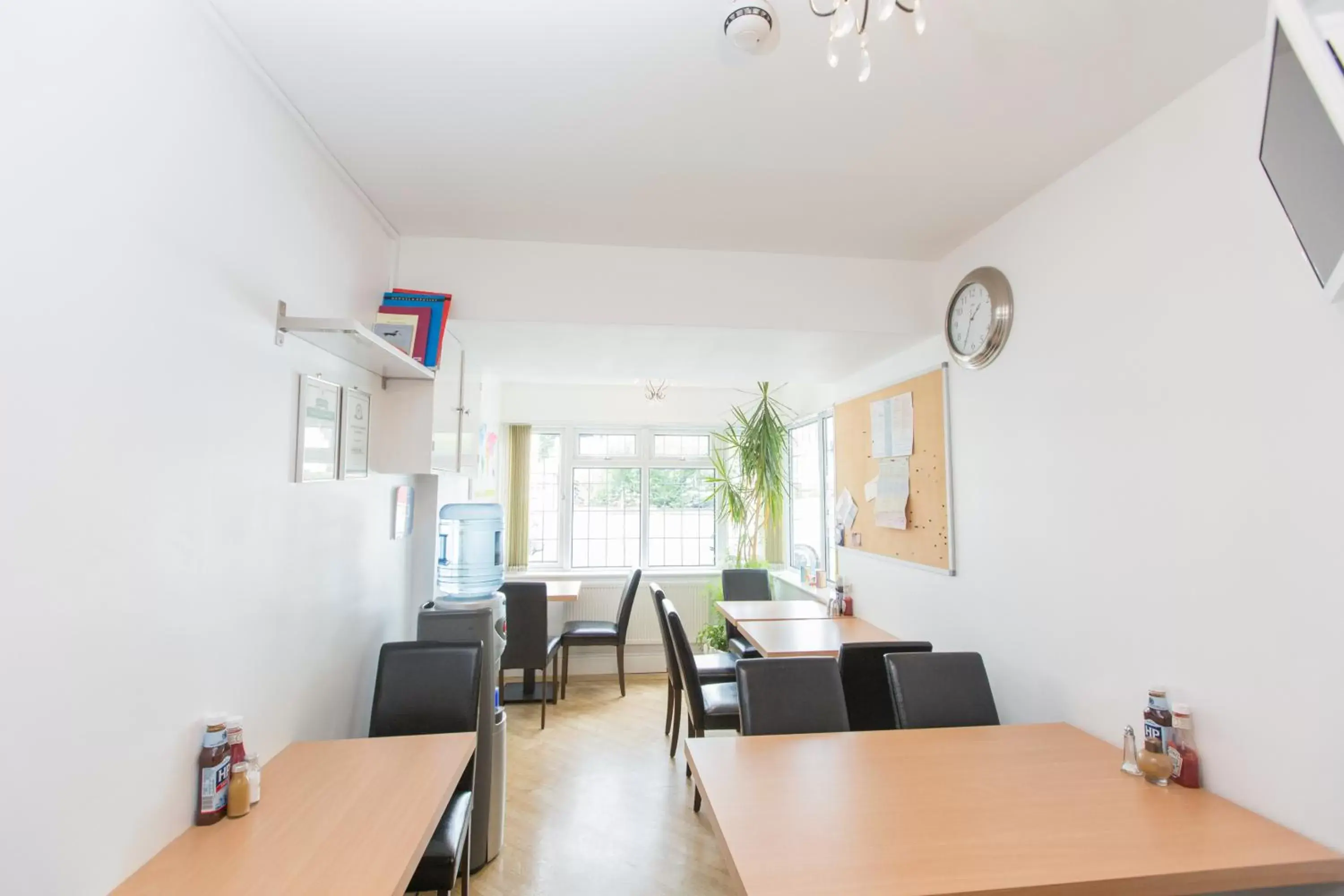 Restaurant/places to eat, Dining Area in Station Approach