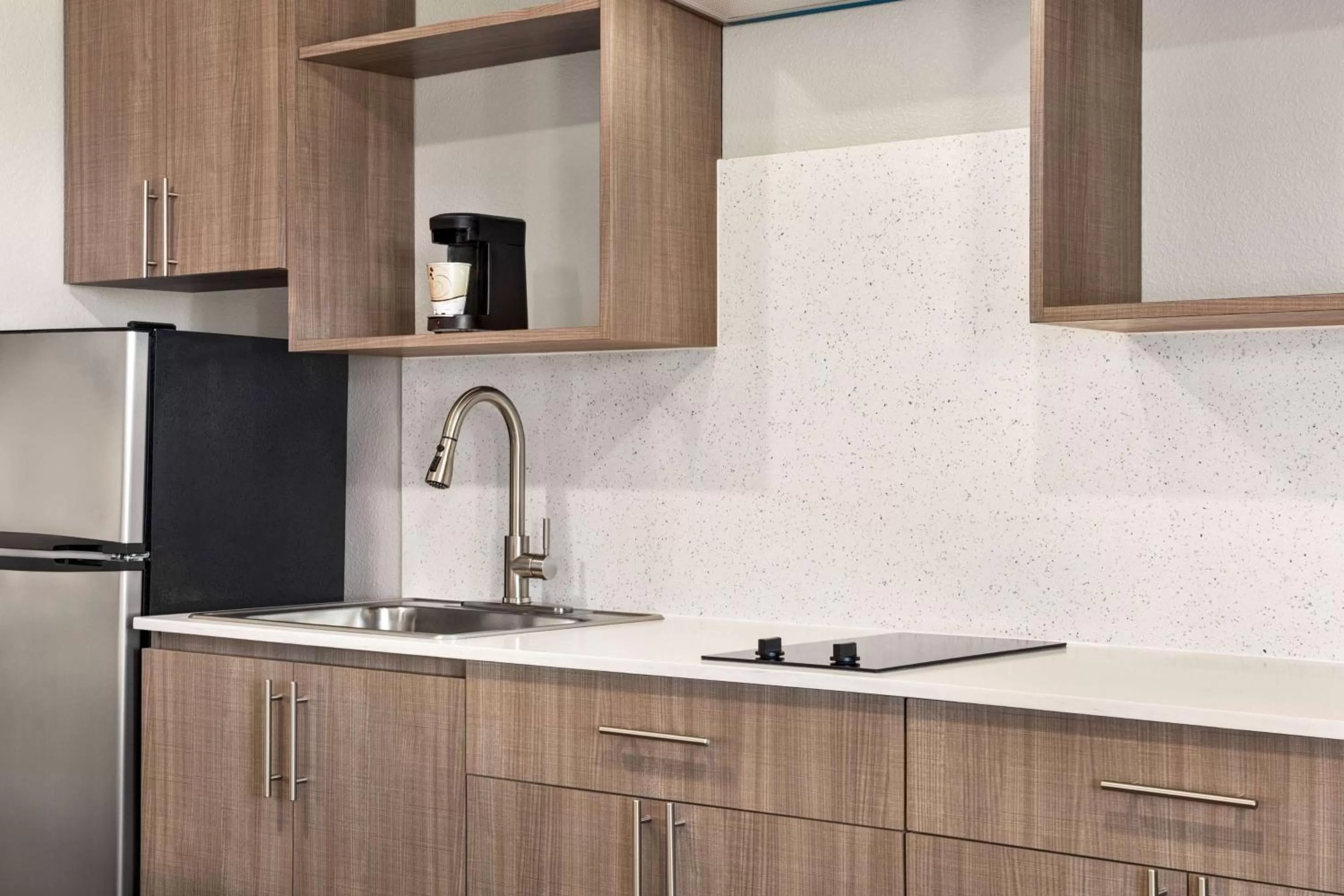 Bed in La Quinta Inn by Wyndham Temple