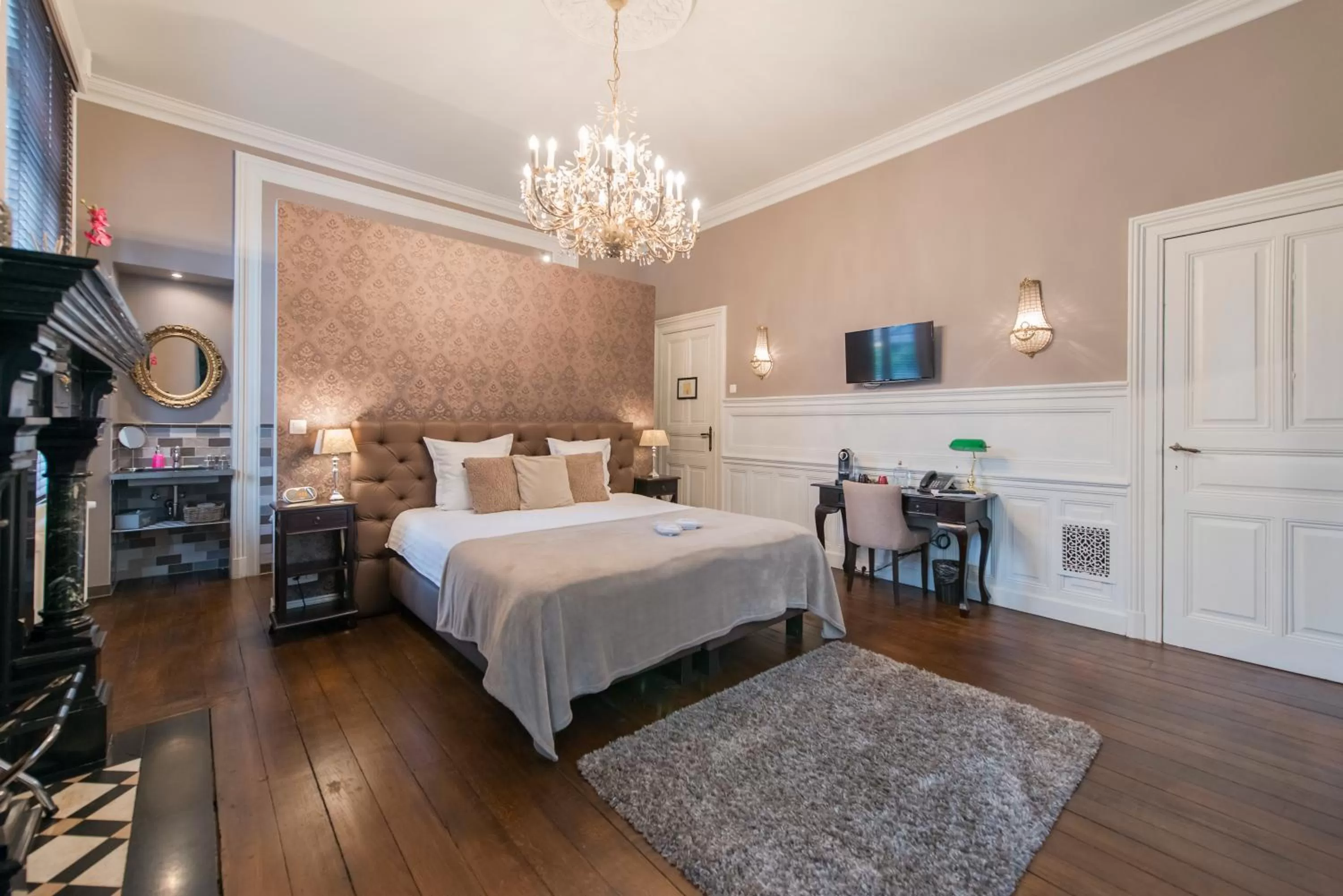 Photo of the whole room, Bed in Boutique Hotel Huys van Steyns