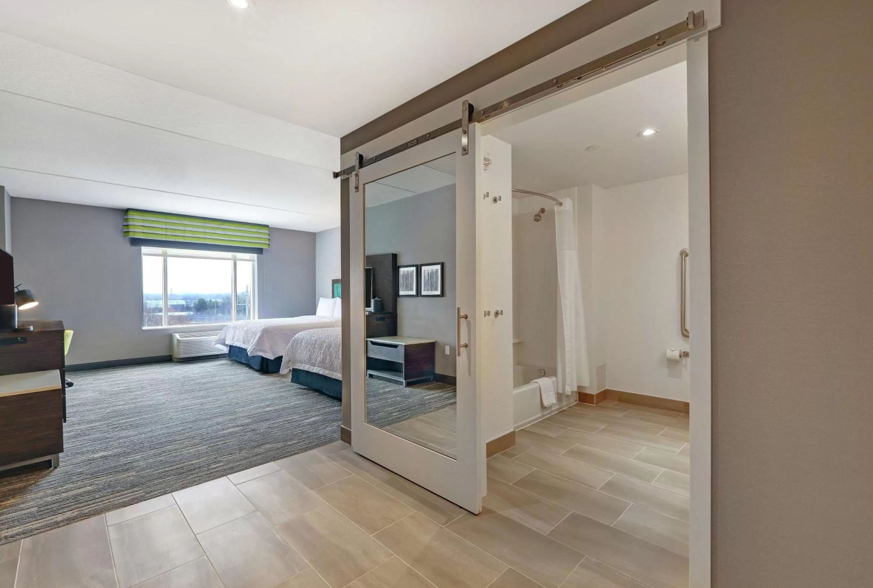 Bathroom, Bed in Hampton Inn Peterborough