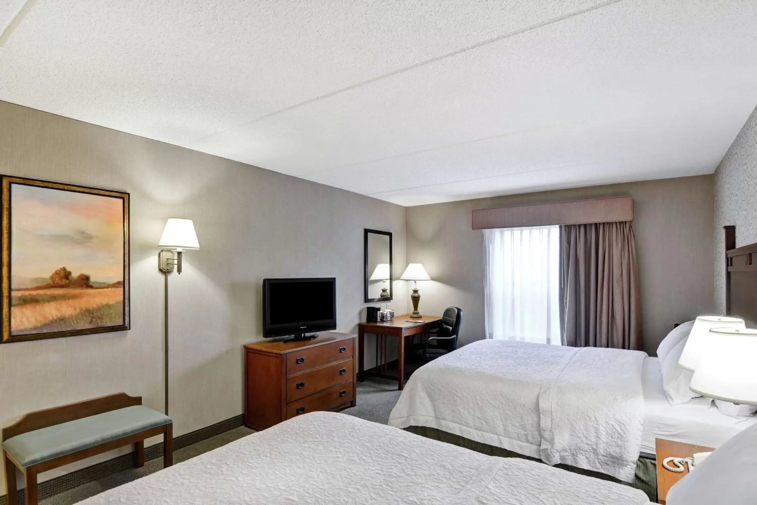 Bedroom, Bed in Hampton Inn Bloomsburg