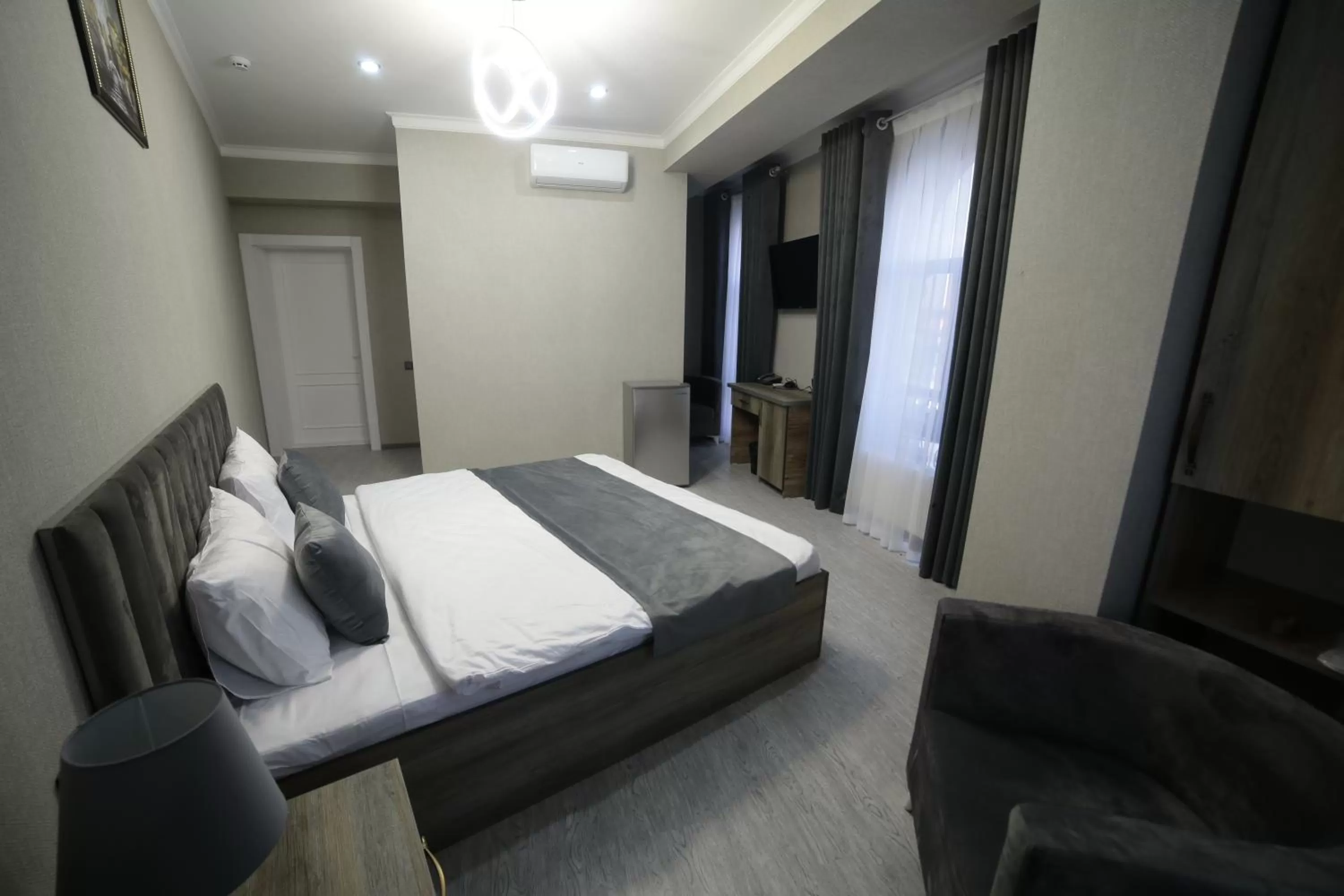 Bed in Samarqand Darvoza