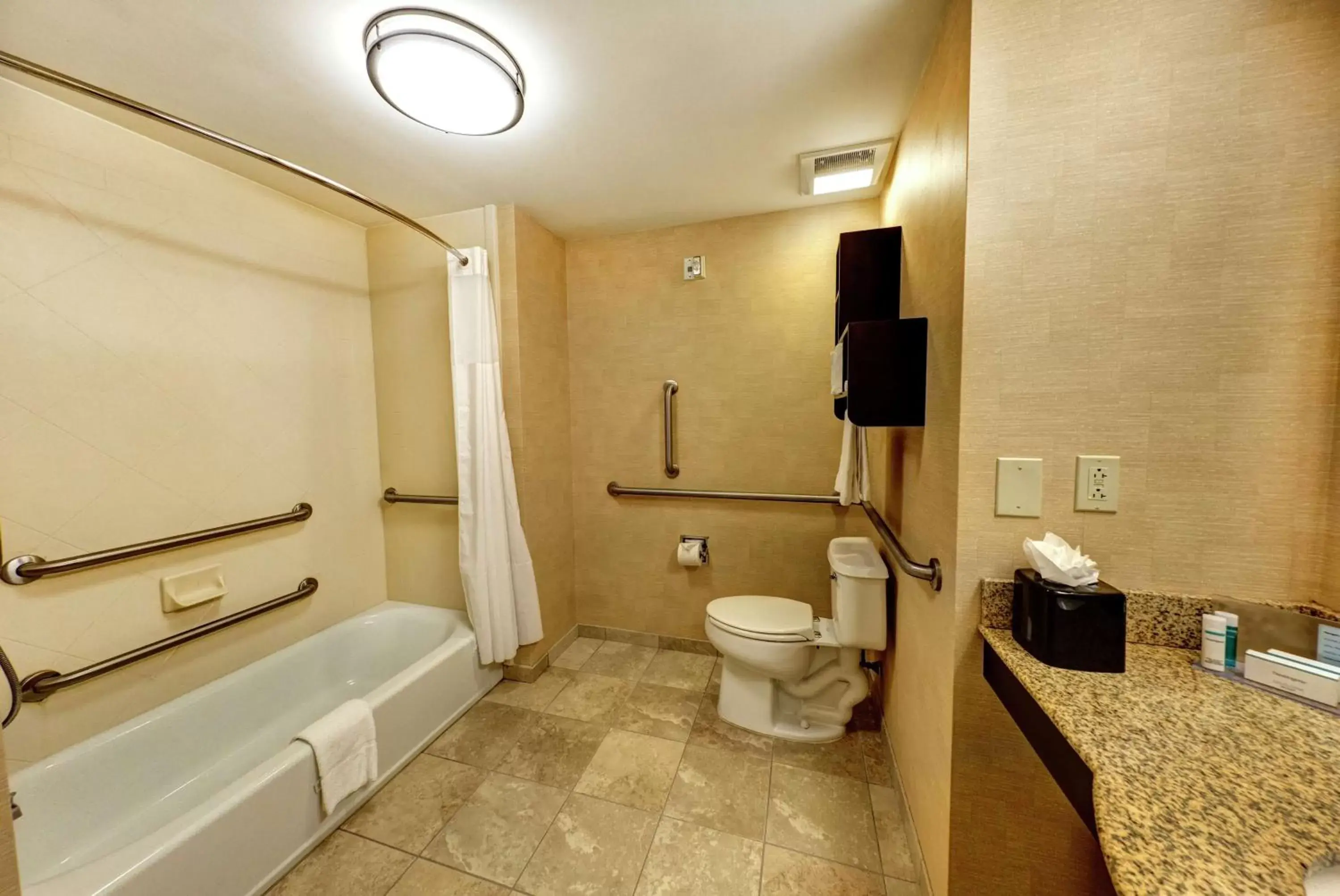 King Room with Accessible Tub - Mobility and Hearing Access/Non-Smoking in Hampton Inn & Suites Chadds Ford King Room with Accessible Tub - Mobility and Hearing Access/Non-Smoking in Hampton Inn & Suites Chadds Ford