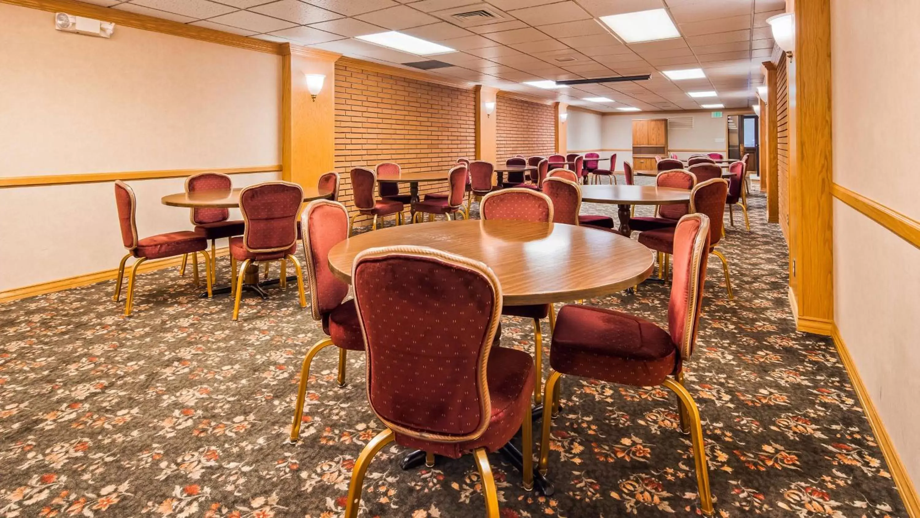 Photo of the whole room, Restaurant/Places to Eat in Baugh Motel, SureStay Collection by Best Western