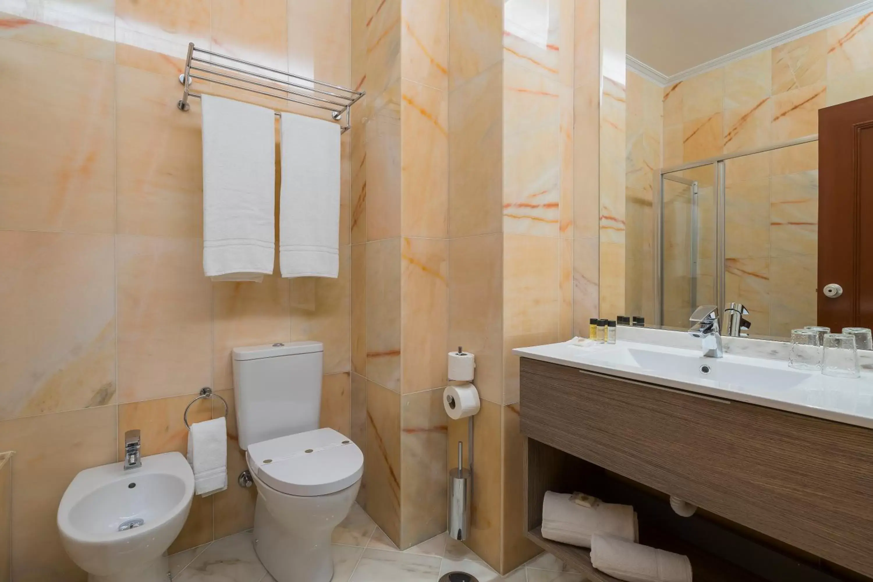 Bathroom in Hotel Internacional Porto