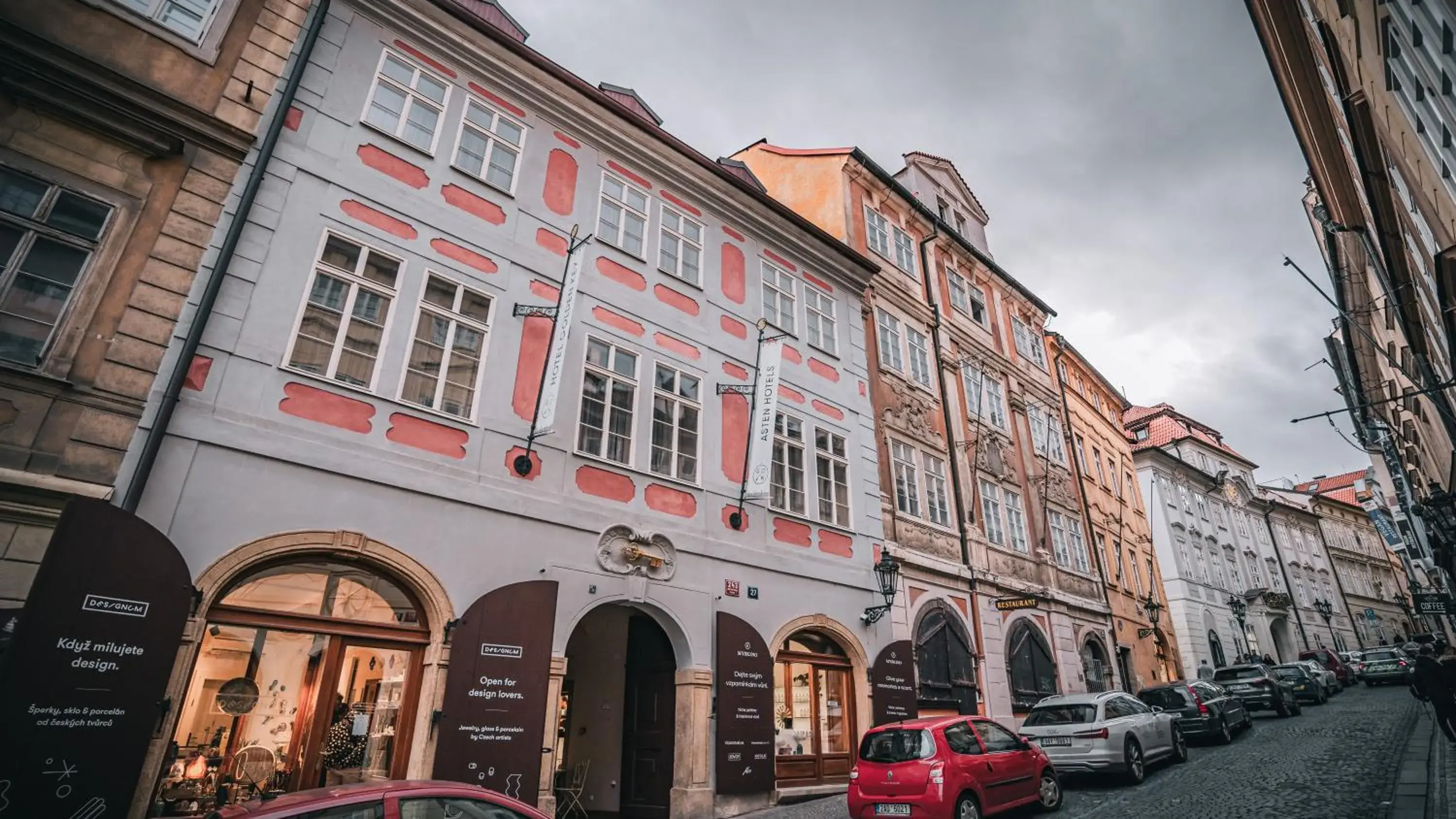 Property Building in Hotel Golden Key Prague Castle