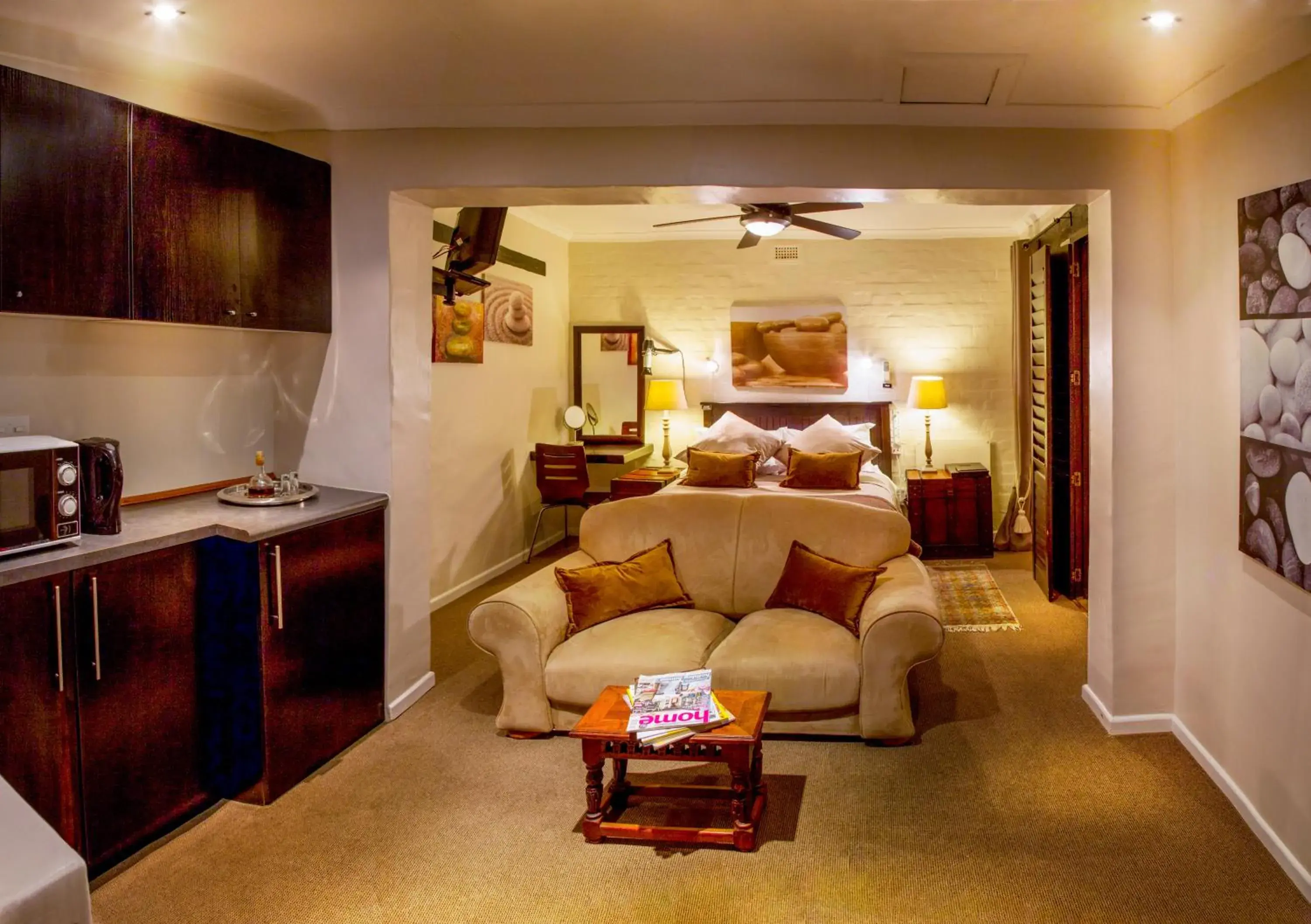 Bedroom, Seating Area in Forest Hall Guest House