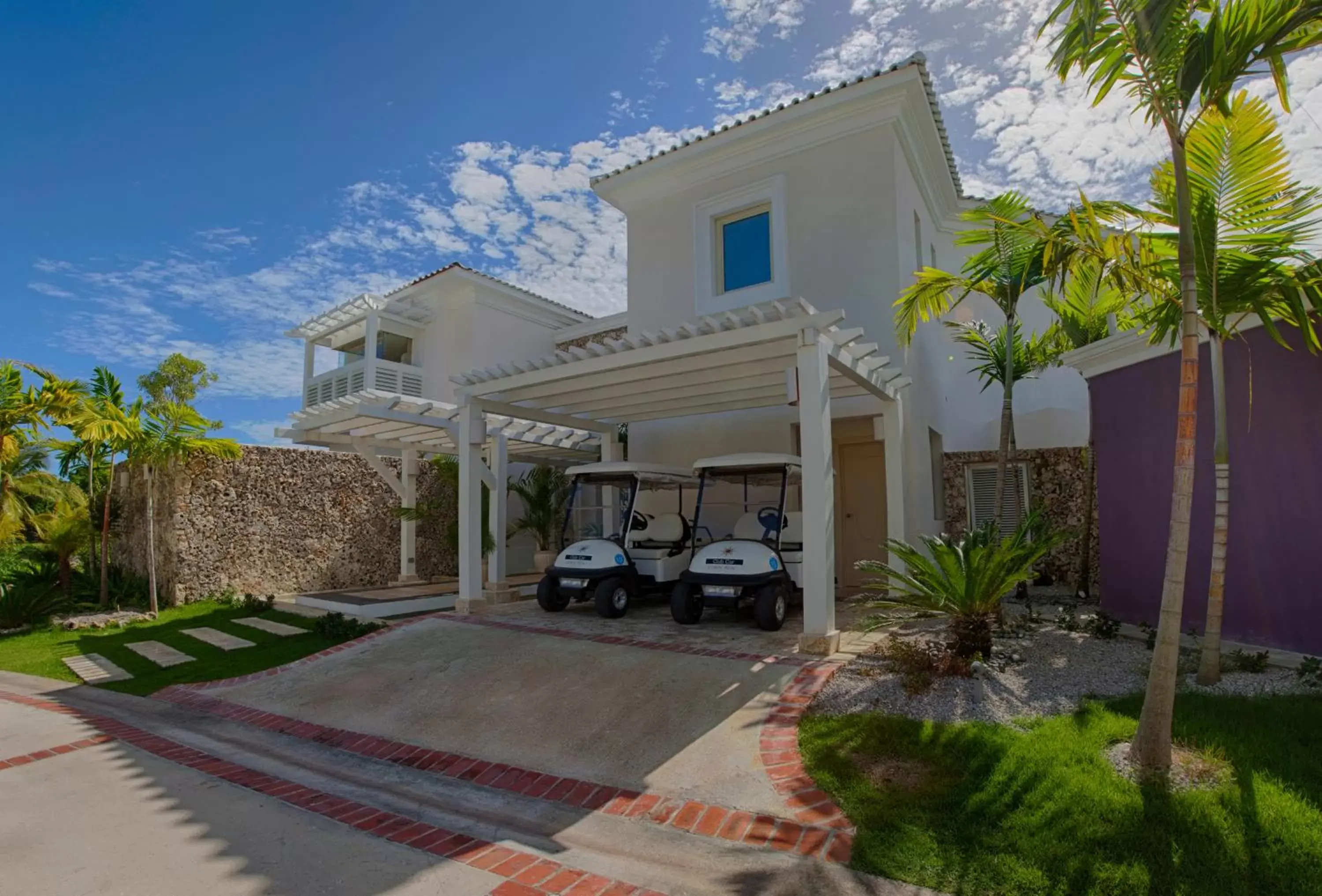 Property building in Eden Roc Cap Cana Property building in Eden Roc Cap Cana