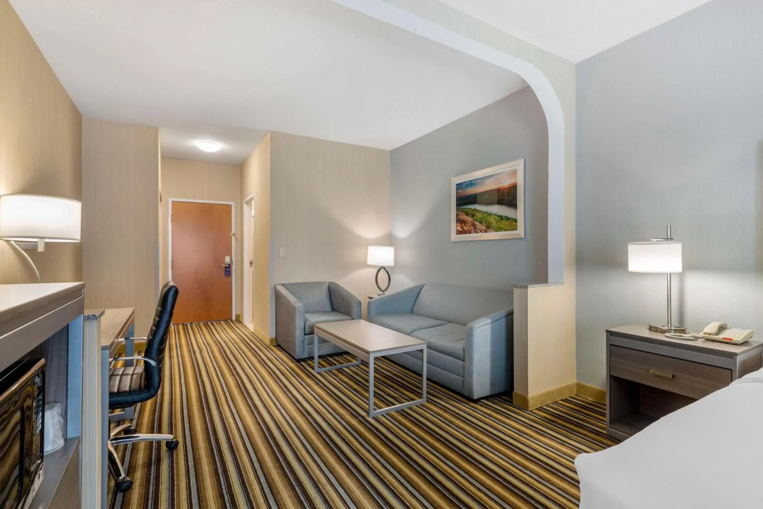 Bedroom, Seating Area in Best Western Plus New England Inn & Suites