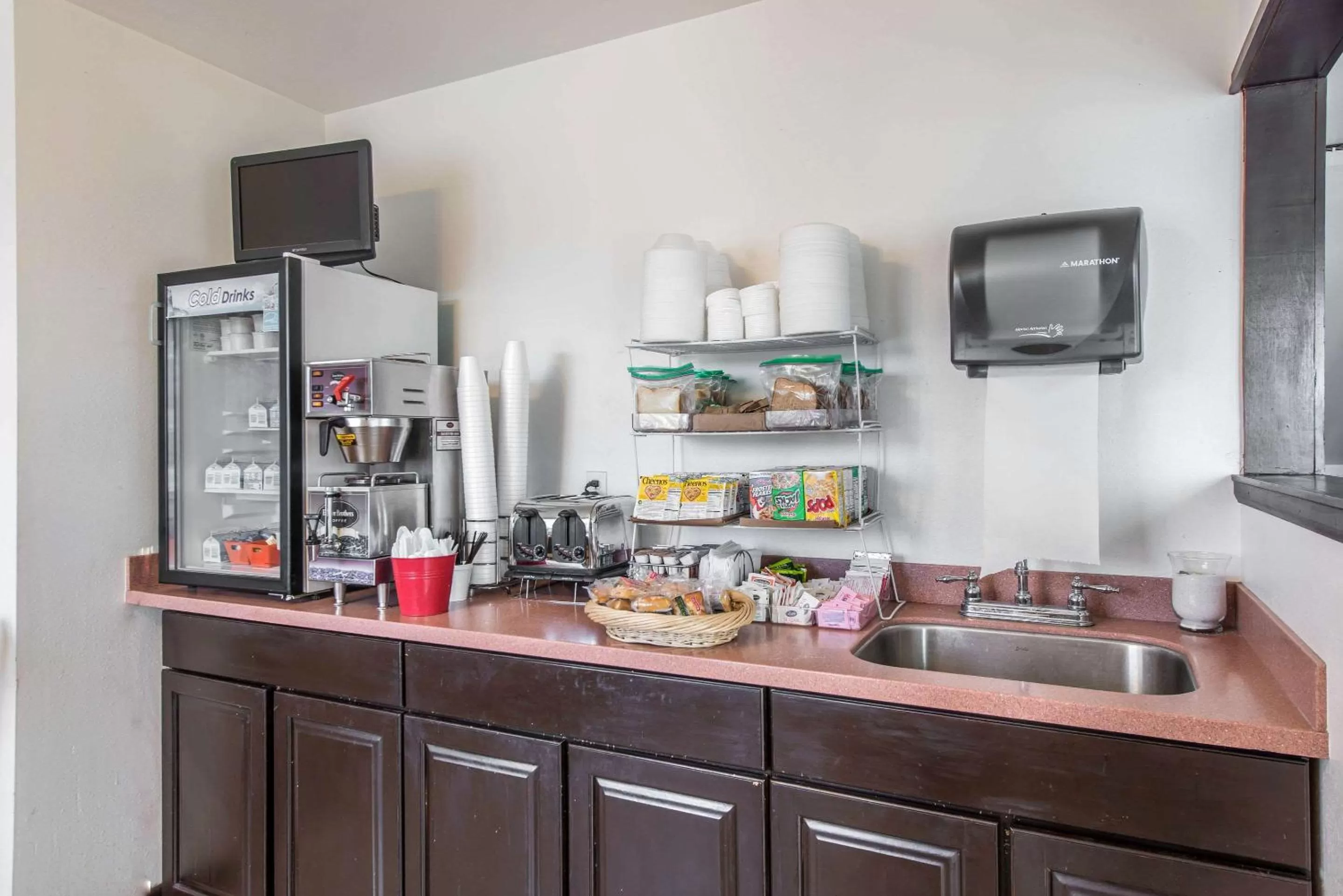 Restaurant/places to eat in Rodeway Inn