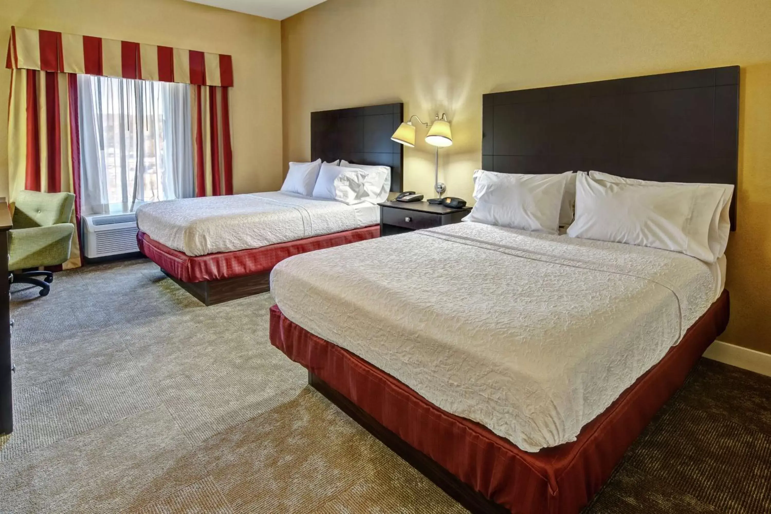 Bedroom, Bed in Hampton Inn By Hilton Jacksonville