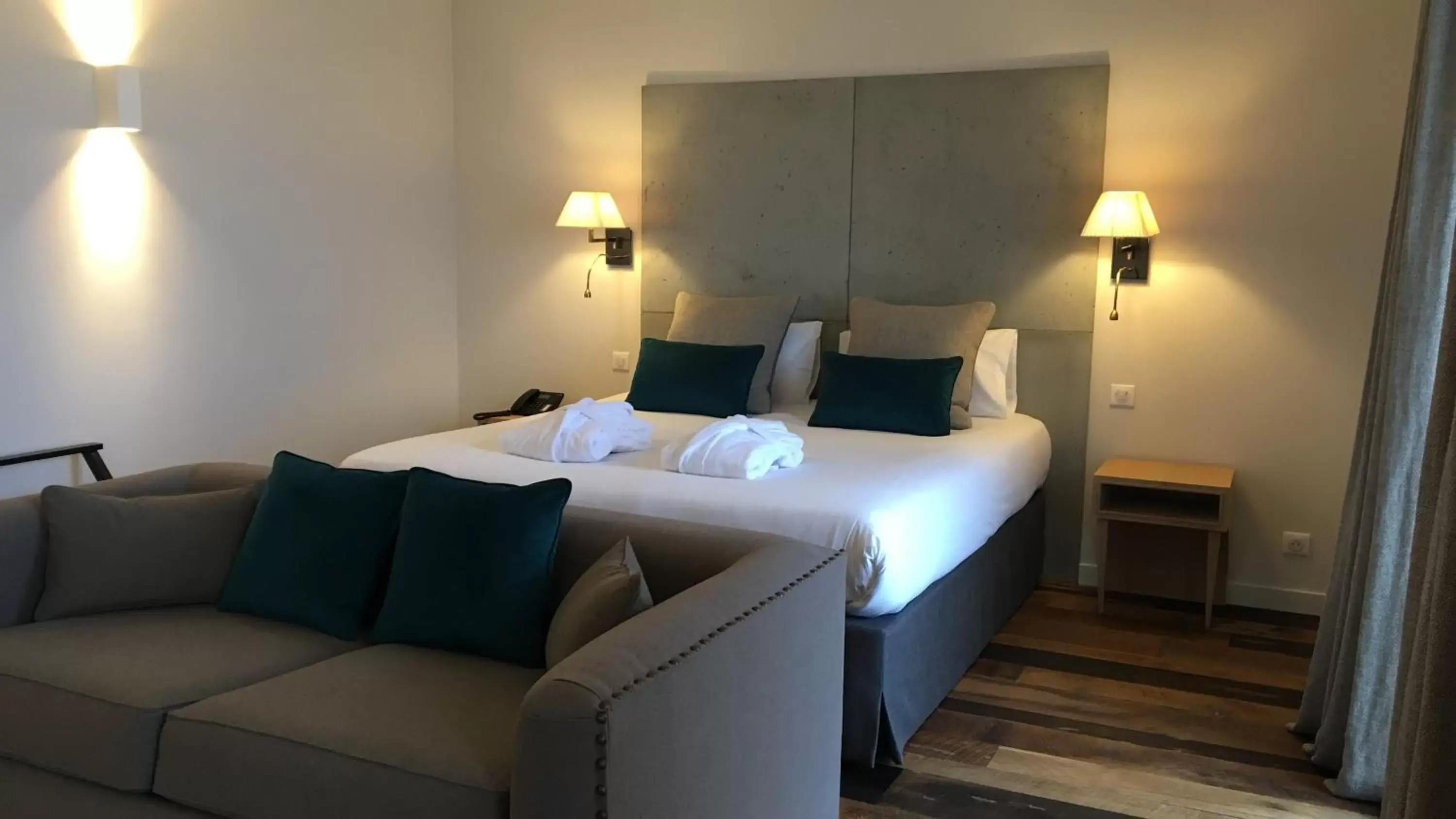 Bedroom, Bed in Hôtel de la Plage - Saint Jean de Luz