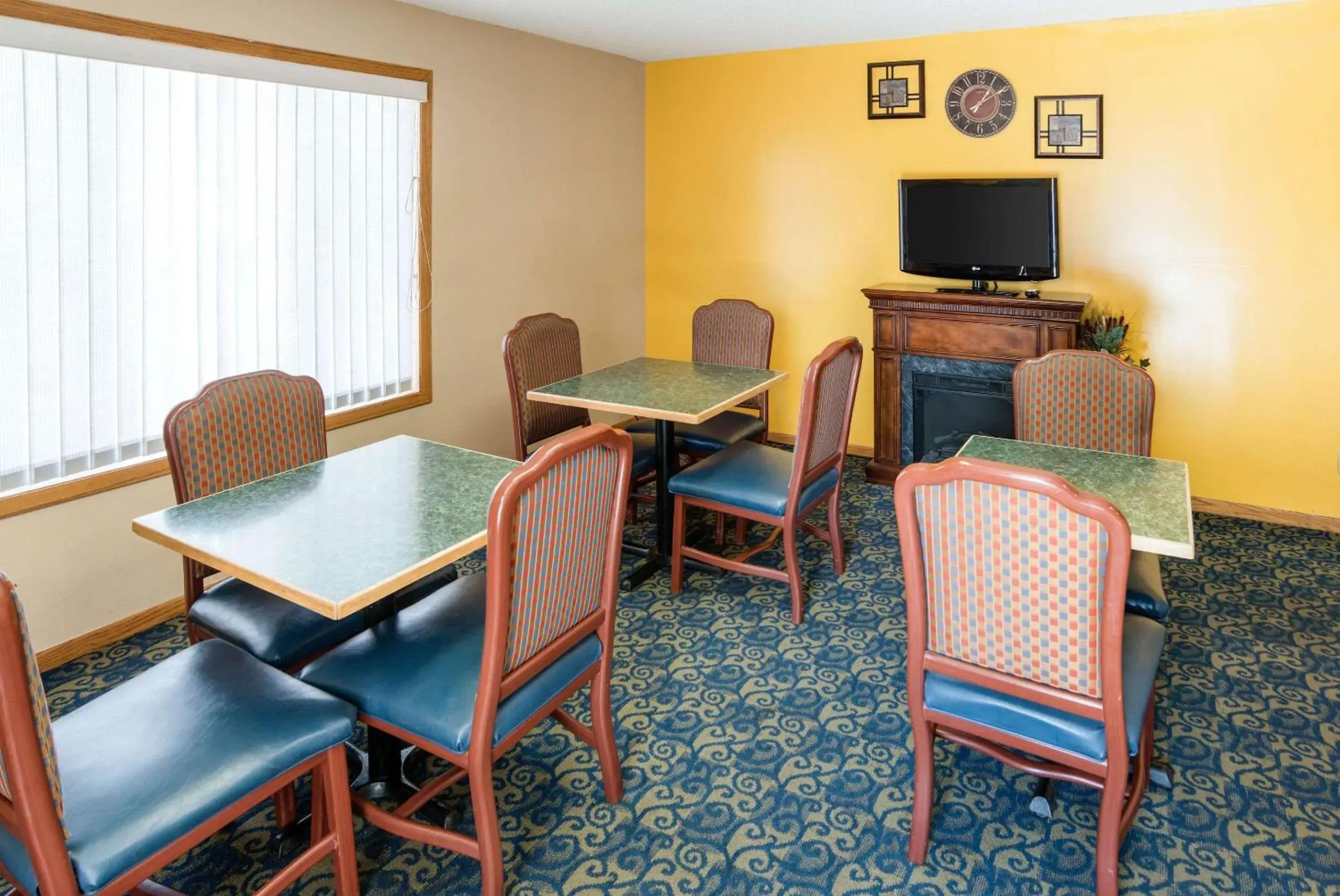 Restaurant/places to eat, Seating Area in Rodeway Inn & Suites Austin