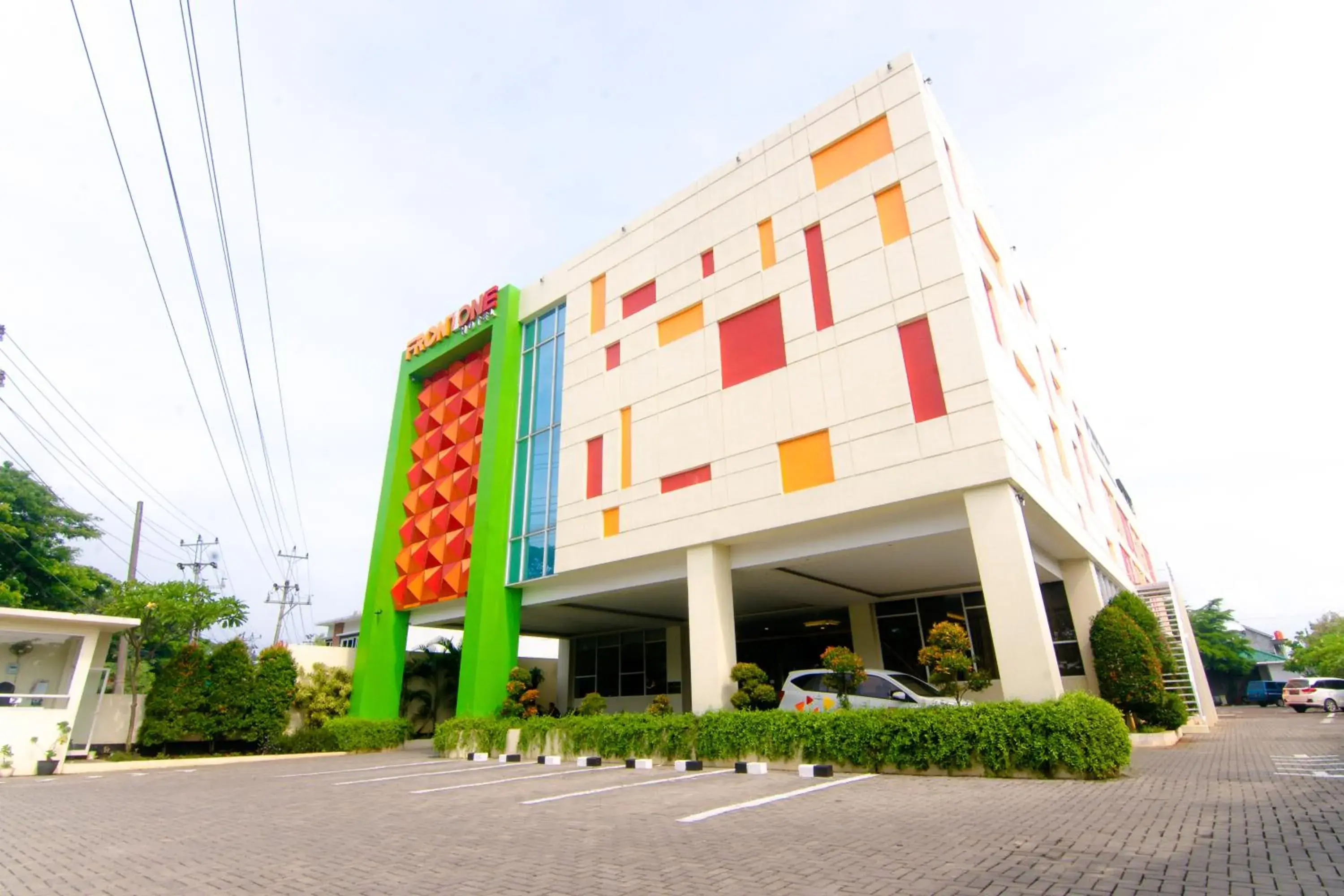 Property building in Front One Hotel Purwodadi Property building in Front One Hotel Purwodadi
