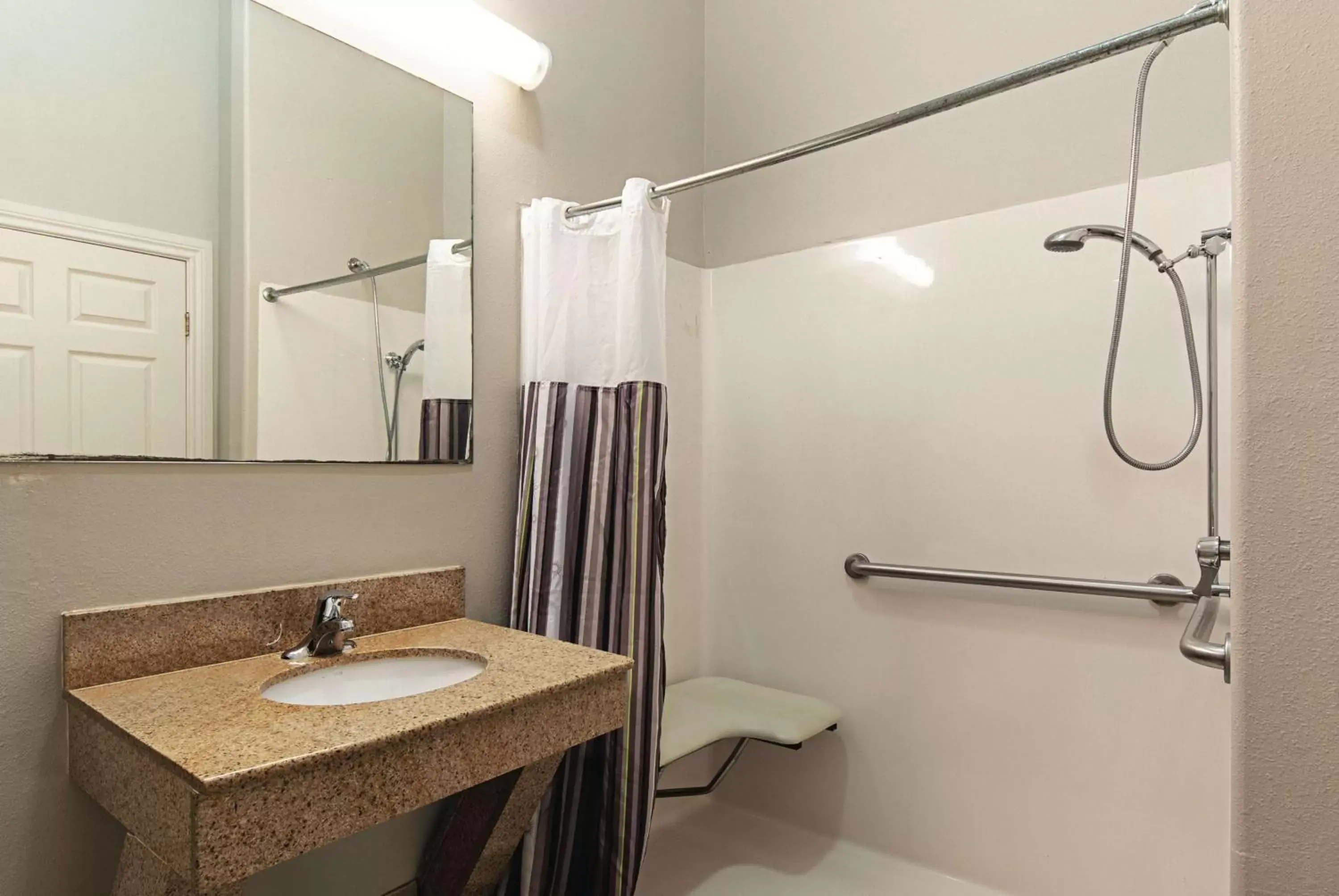 Bathroom in La Quinta by Wyndham Alamo-McAllen East