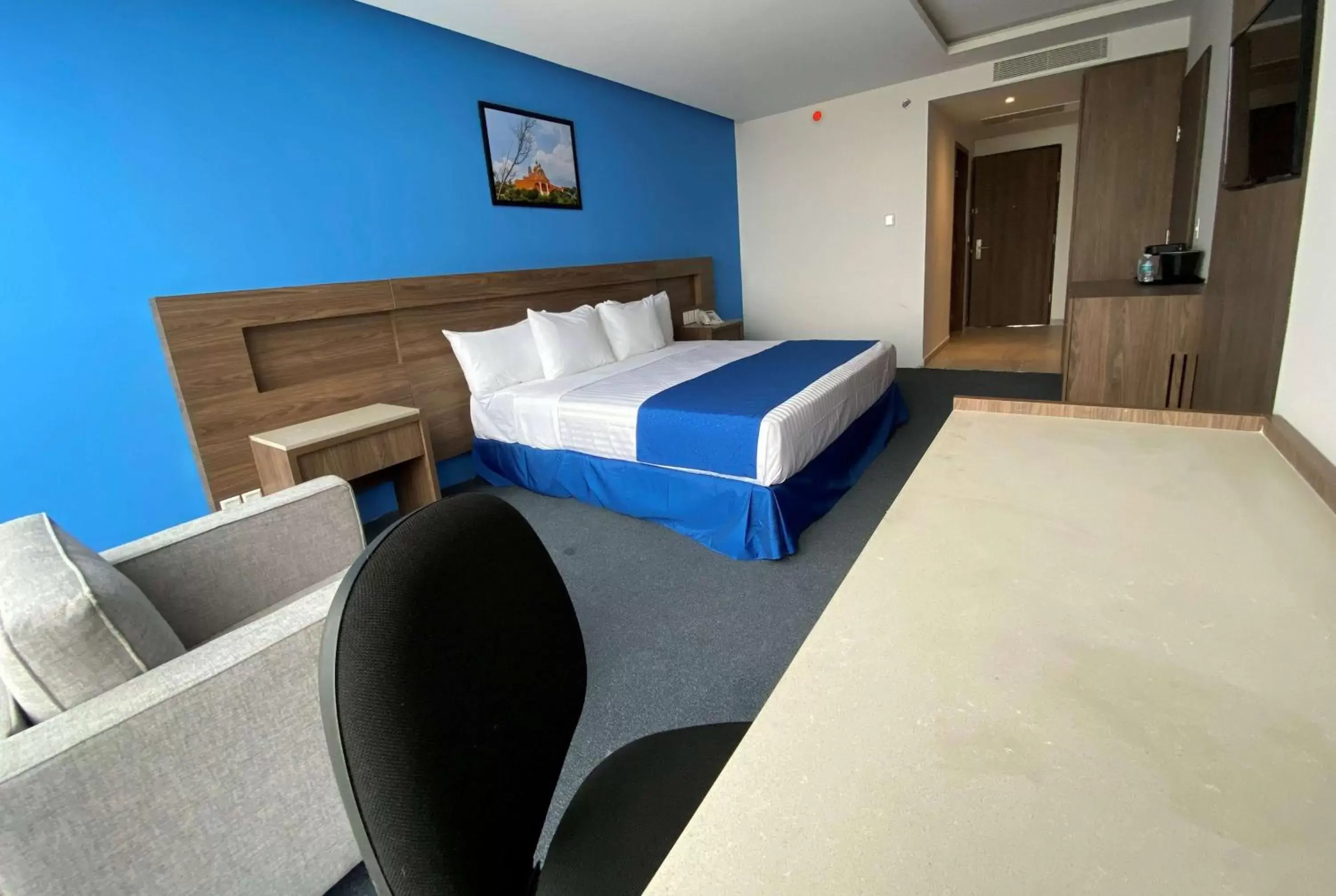 Photo of the whole room, Bed in Wyndham Puebla Angelopolis