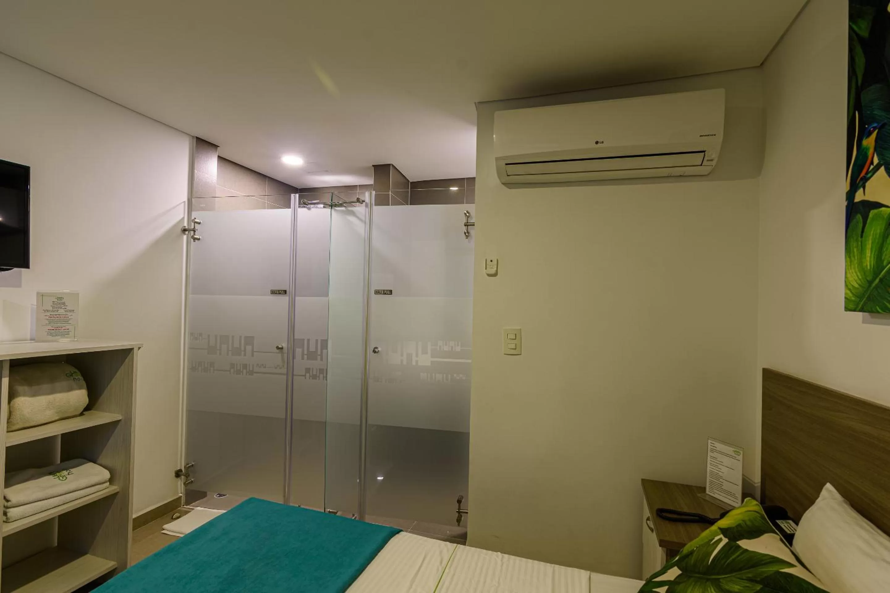 air conditioner, Bed in Lleras Green Hotel
